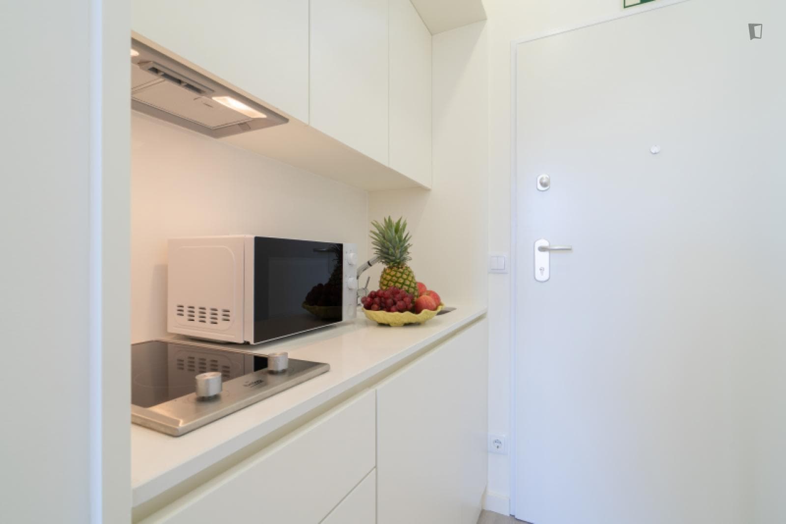 Charming 1-bedroom apartment with terrace next to Marquês metro station photo 1