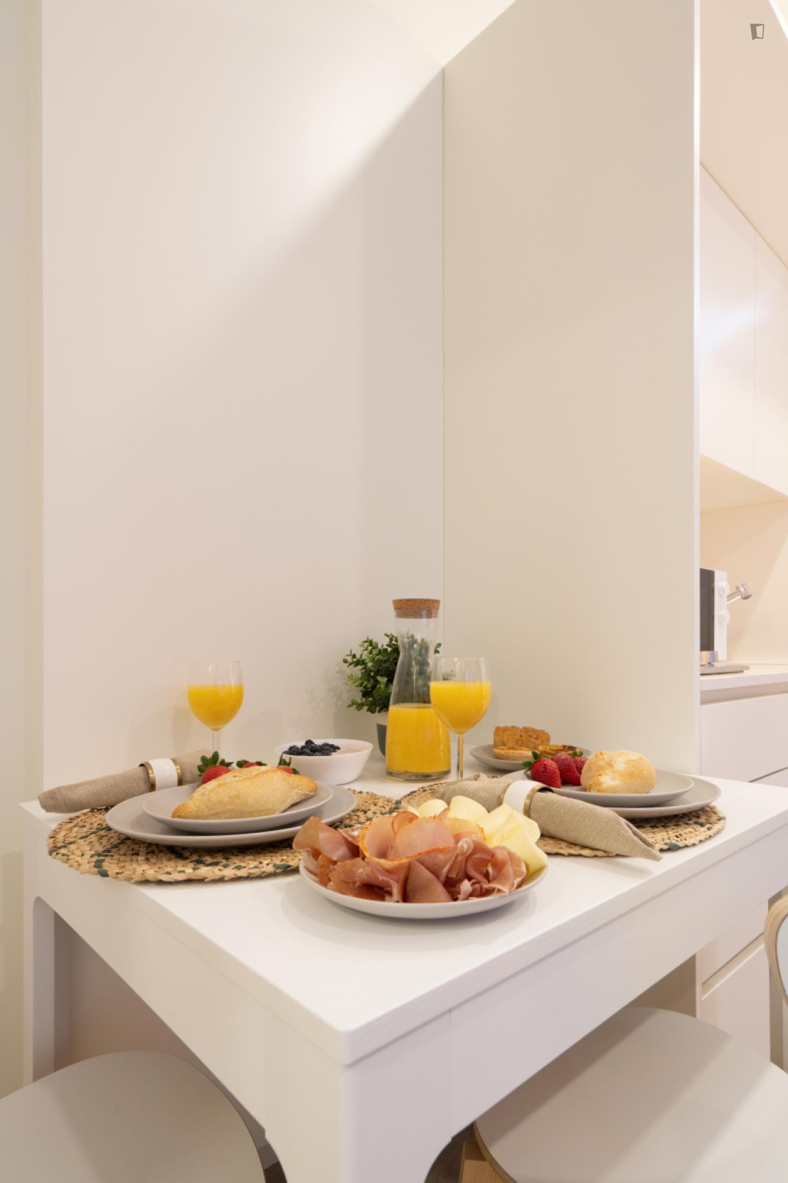 Gorgeous studio with terrace next to Escola Superior Saúde Santa Maria photo 1