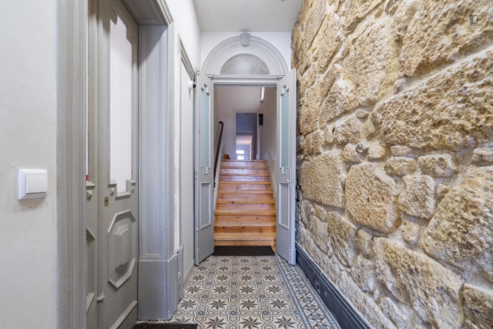 Refined studio steps away from the Super Bock Arena photo 1