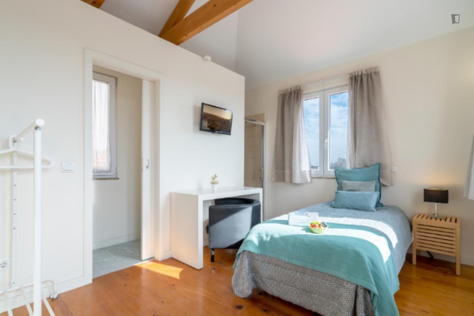 Delightful single ensuite bedroom close to Shopping Via Catarina photo 1
