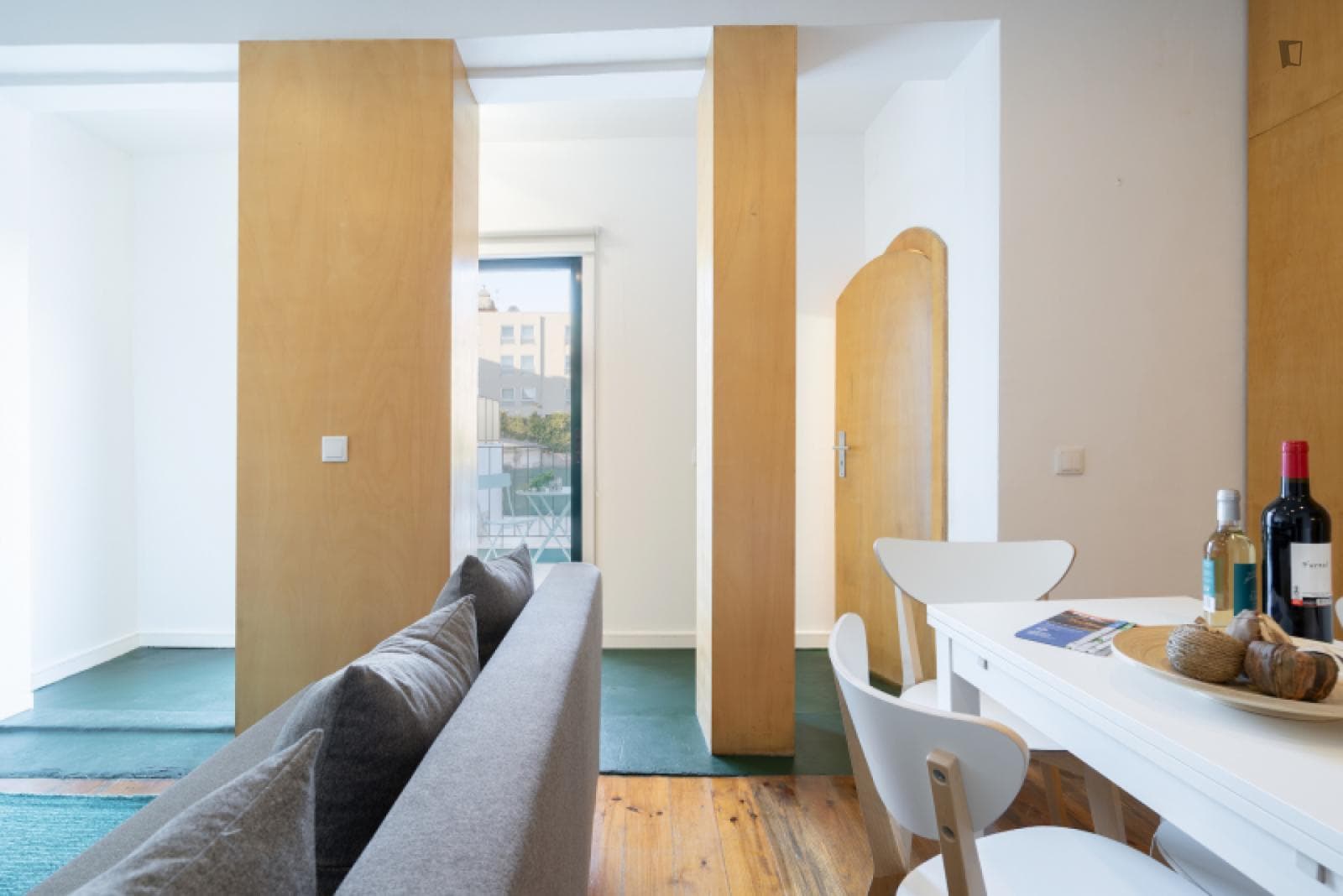 Elegant studio with balcony near Museu Nacional Soares dos Reis photo 1