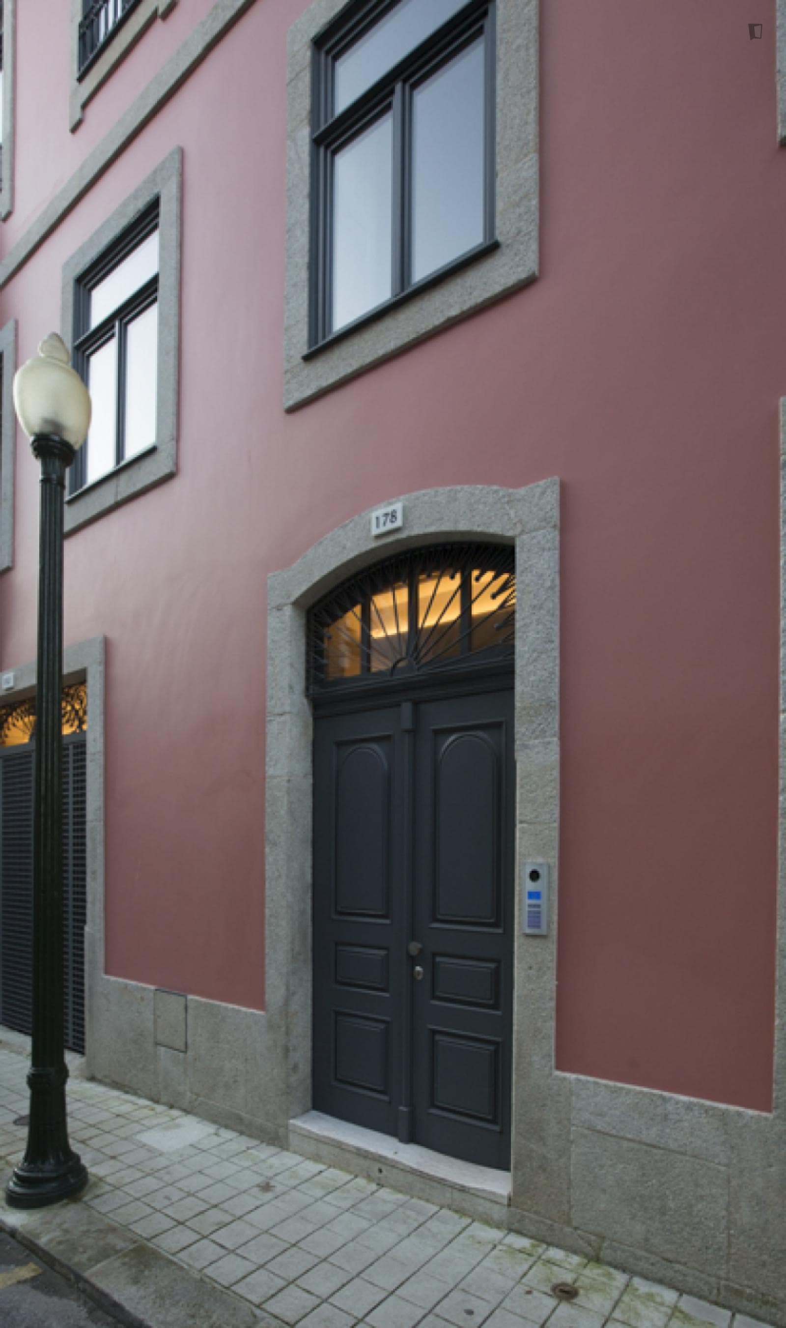 Modern 1-bedroom apartment not far from Faculdade de Letras da Universidade do Porto photo 1