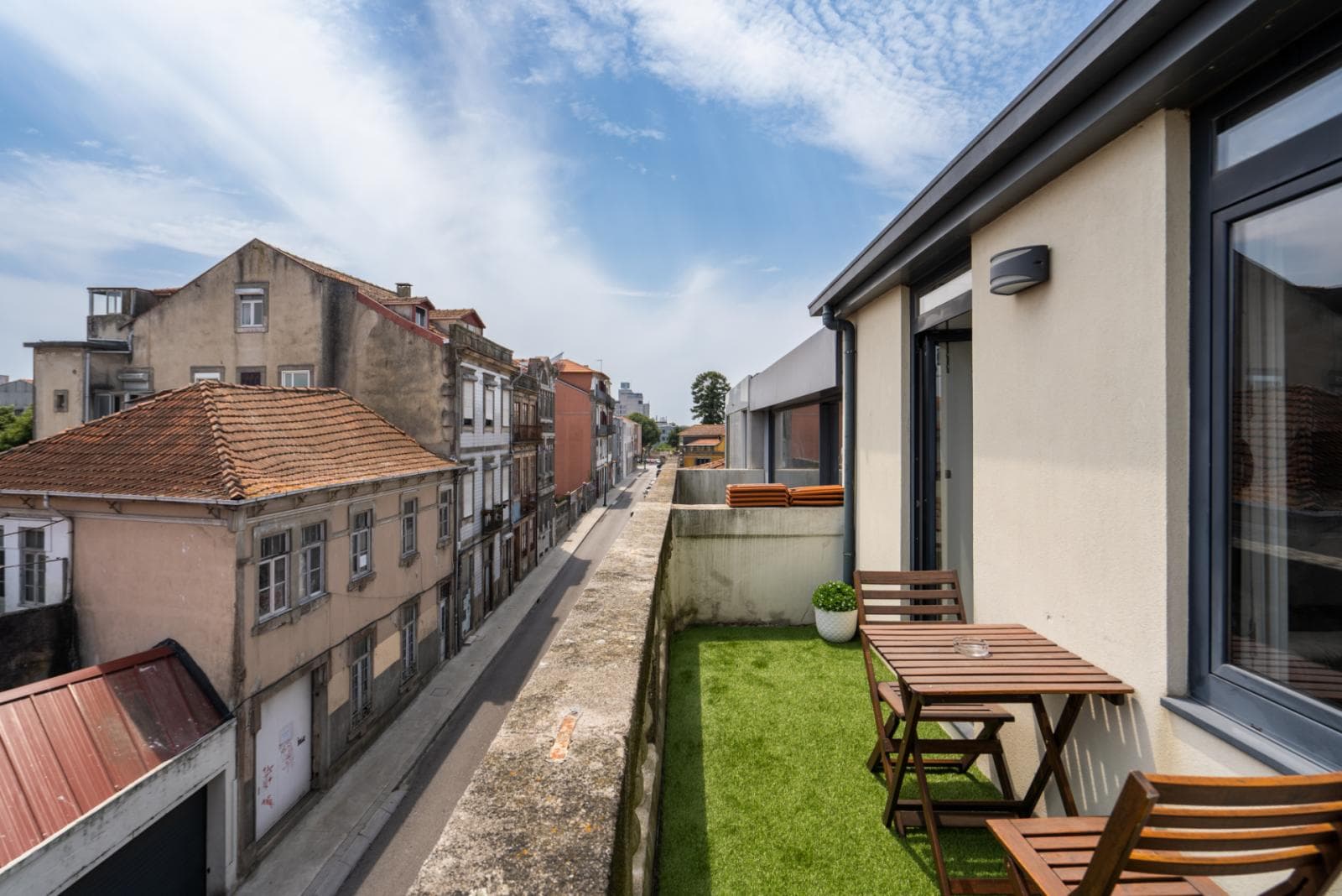 Graceful 3-bedroom apartment with balcony close to Jardins do Palácio de Cristal photo 1