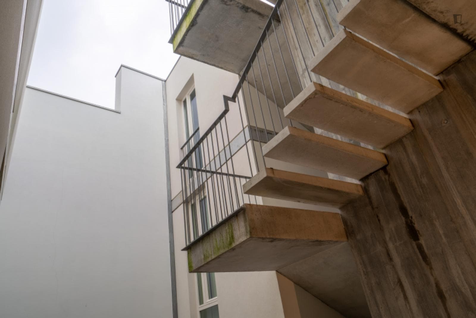 Elegant 1-bedroom apartment close to Trindade metro station photo 1