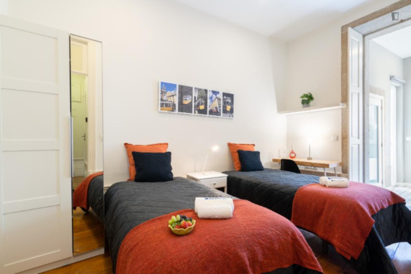 Lovely twin ensuite bedroom near 24 de Agosto metro station photo 1