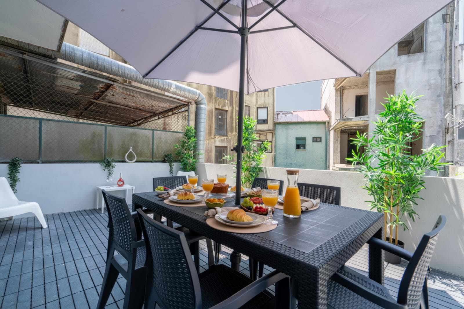 Modern 2-bedroom flat with stunning terrace near Faria Guimarães metro station photo 1