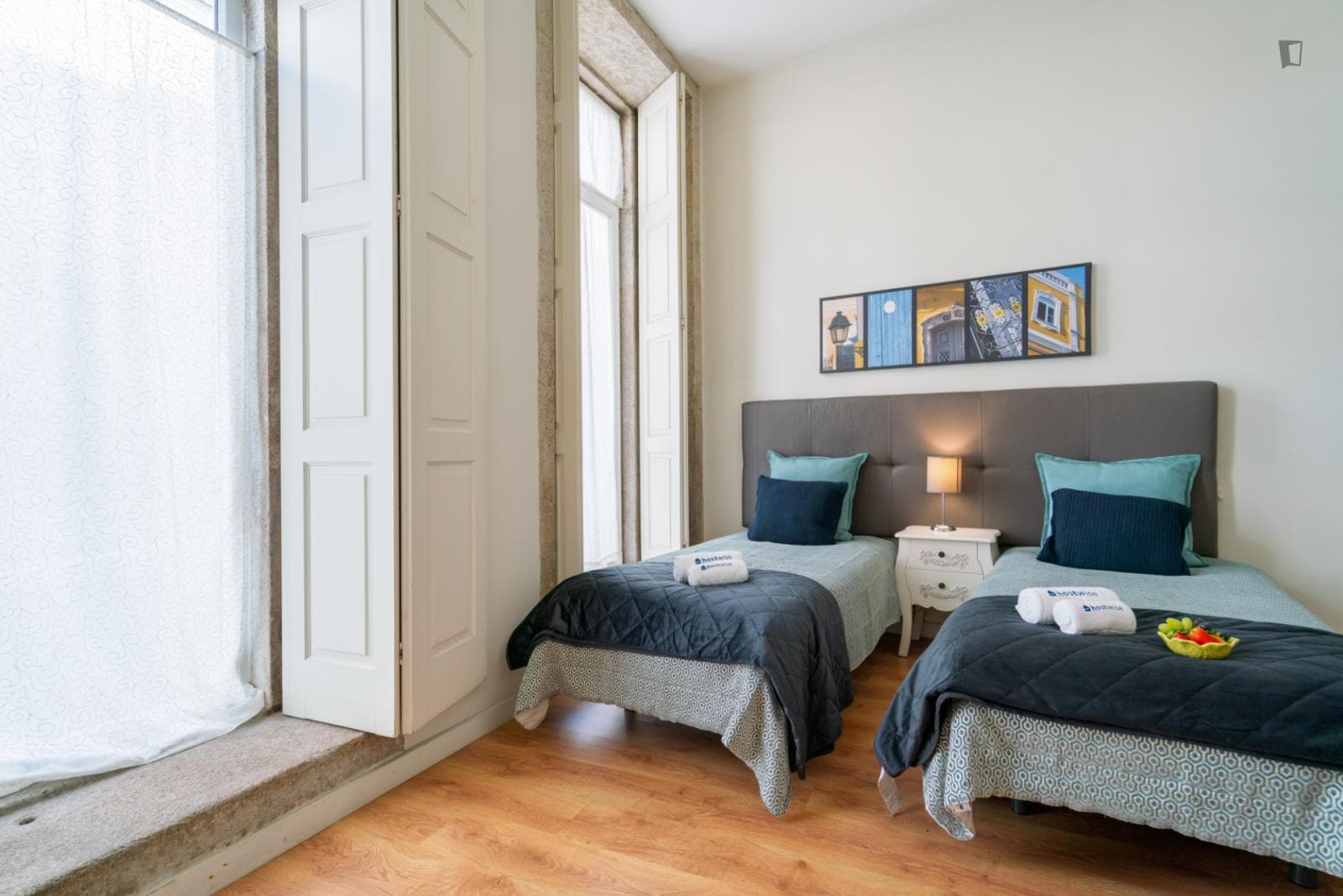 Bright twin bedroom close to 24 de Agosto metro station photo 1