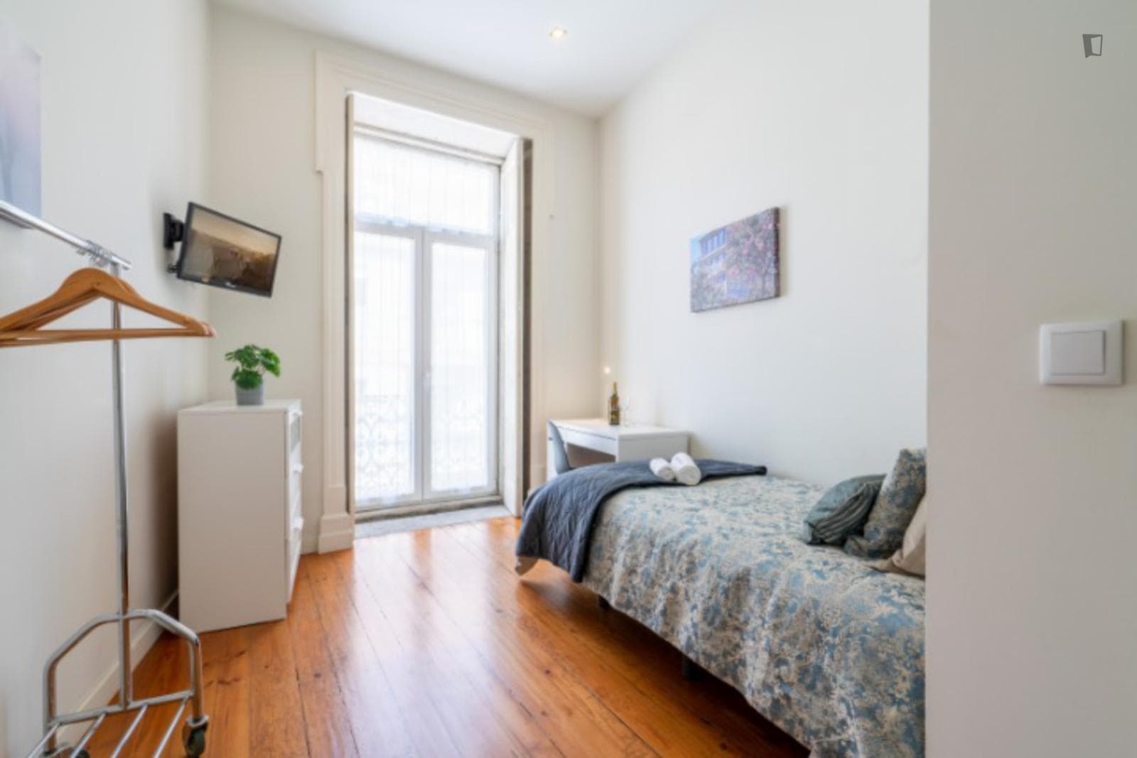 Comfy single ensuite bedroom within easy reach of 24 de Agosto metro station photo 1