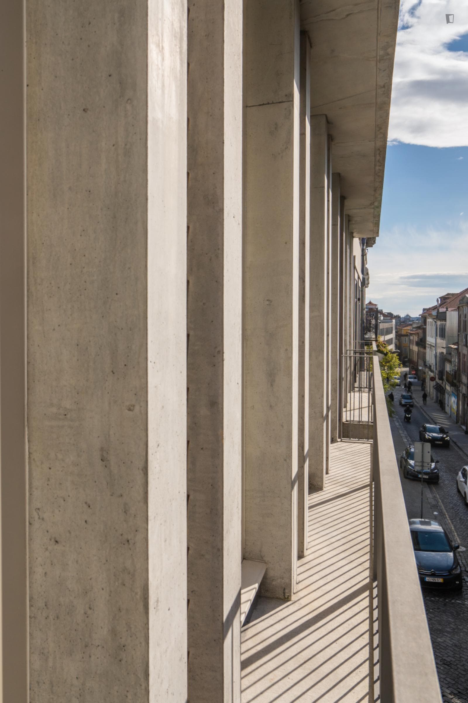 Elegant 2-bedroom apartment with balcony close to Aliados metro station photo 1