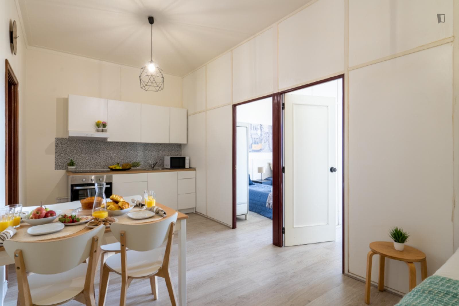 Sunny 2-bedroom flat with balcony near Faculdade de Direito da Universidade do Porto photo 1