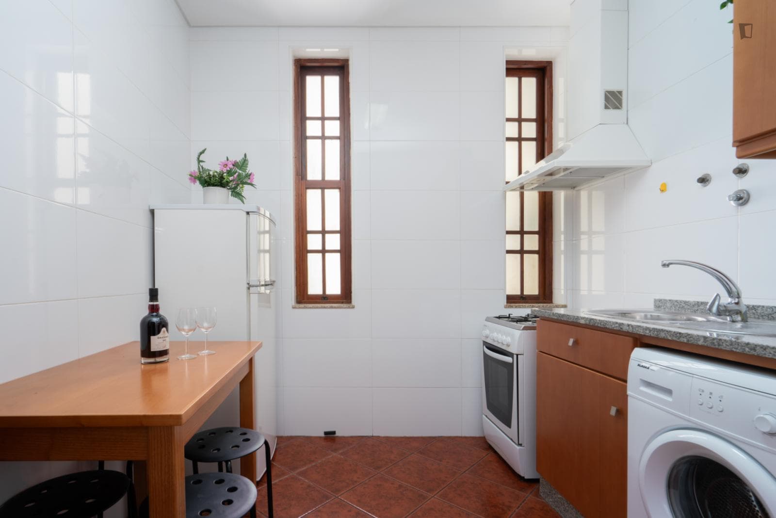 Classy 2-bedroom flat with balcony close to Igreja do Carmo photo 1