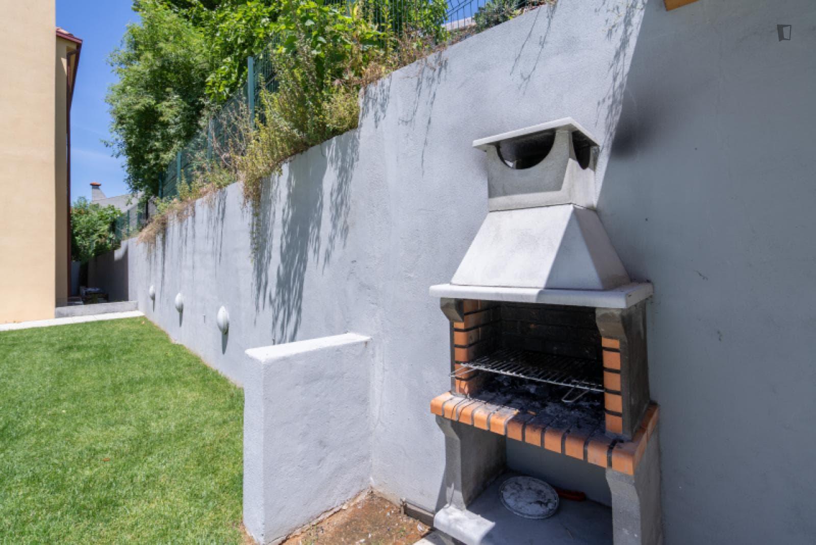 Bright 1-bedroom duplex not far from Jardim do Morro photo 1