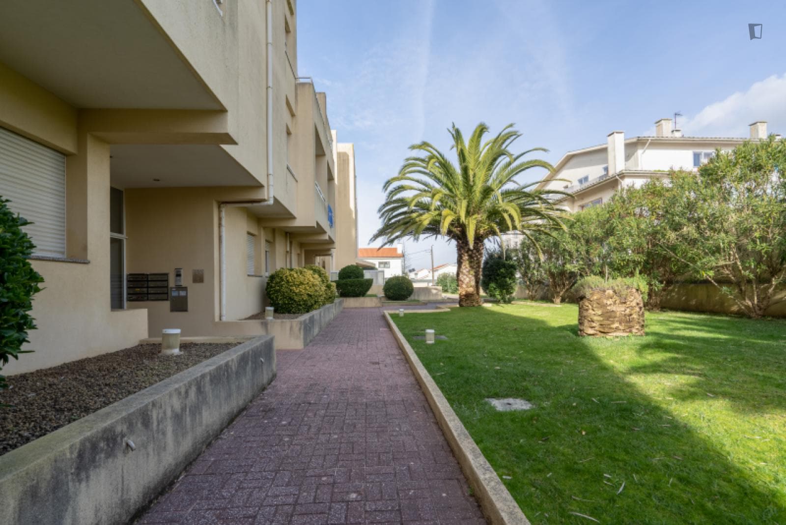 Stunning 1-bedroom apartment with terrace near Miramar train station photo 1