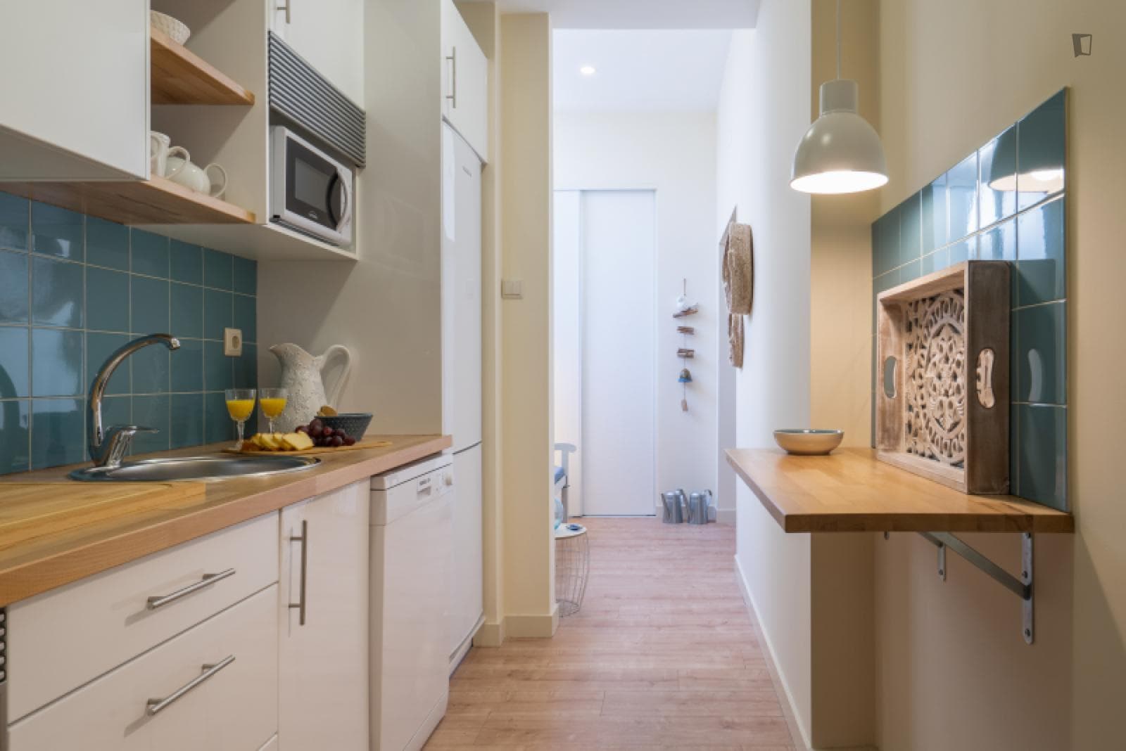 Contemporary 2-bedroom apartment with balcony next to Jardim do Morro photo 1