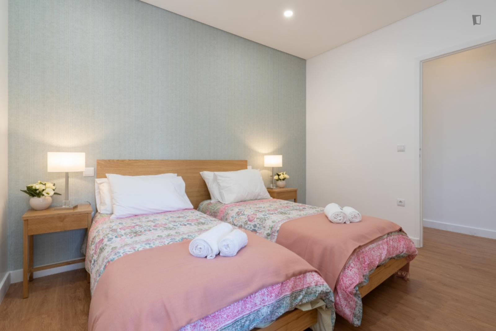 Inviting 3-bedroom apartment with balcony next to Jardim Morro photo 1