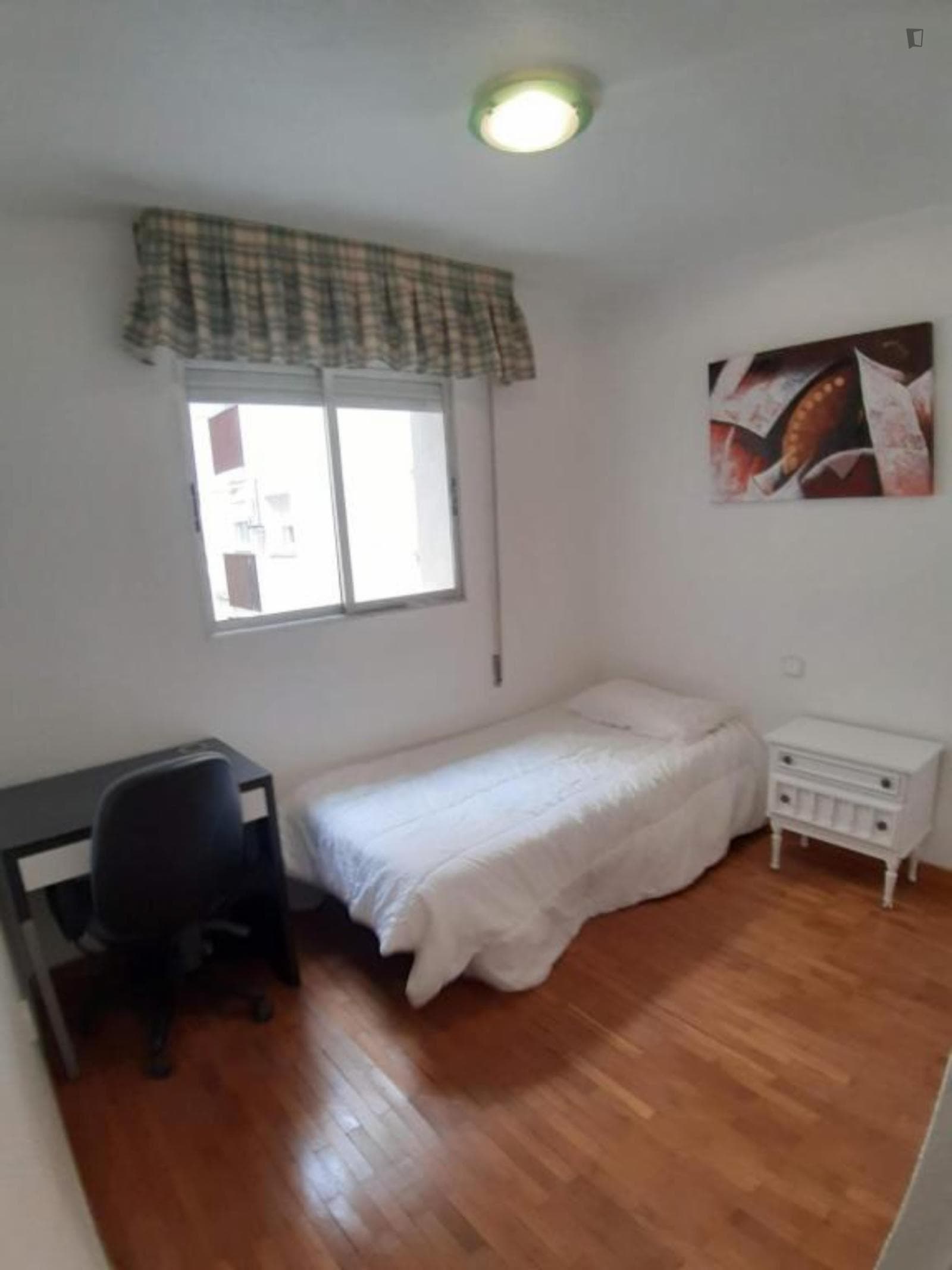 Inviting single bedroom close to Plaza de Las Flores photo 1