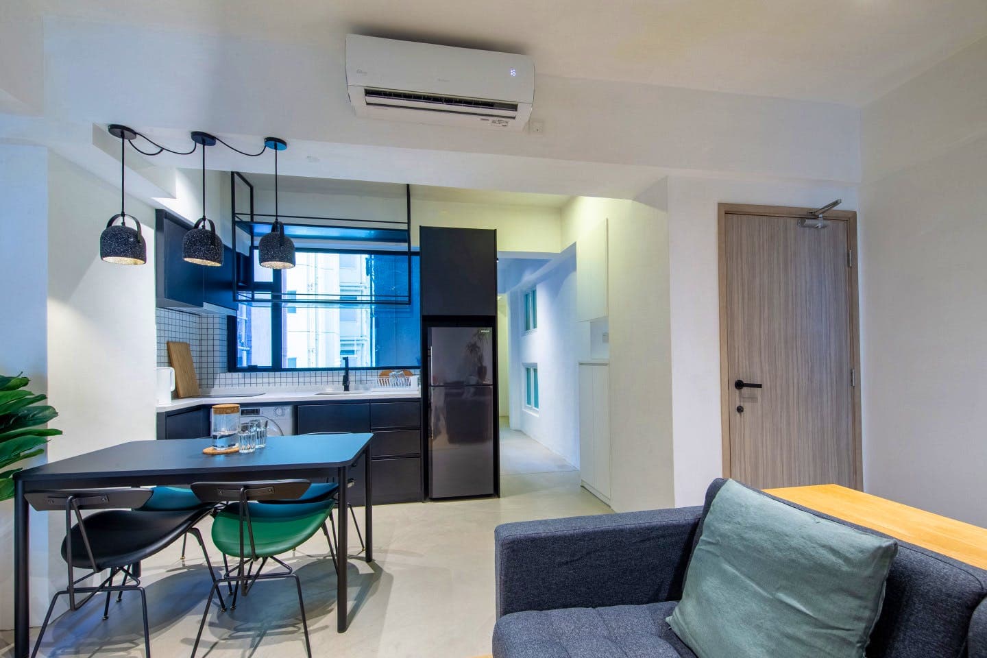 Gorgeous apartment near Tsing Fung Street; King's Road Bus Stop photo 1