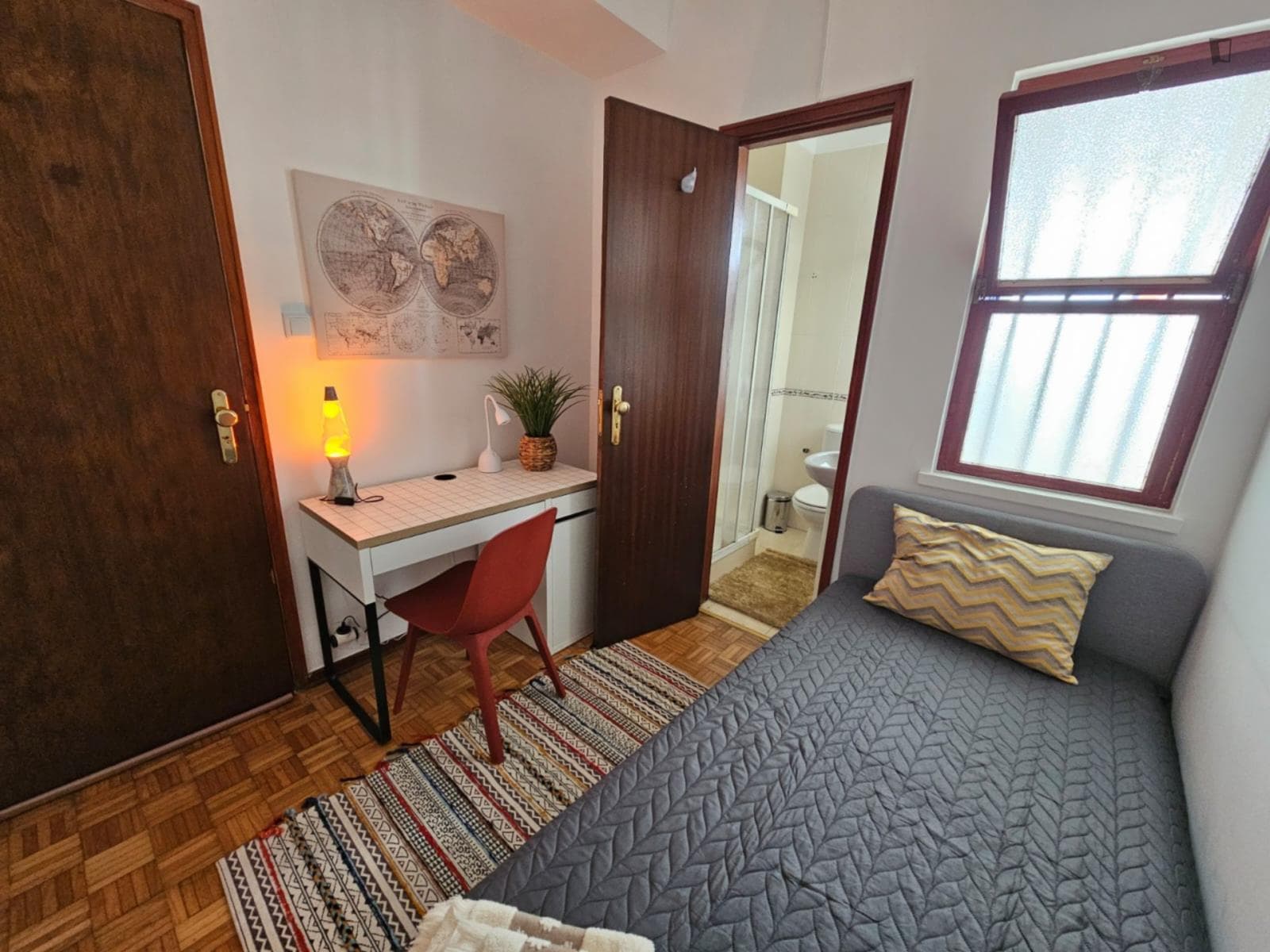 Fantastic ensuite single bedroom in a 7-bedroom apartment photo 1