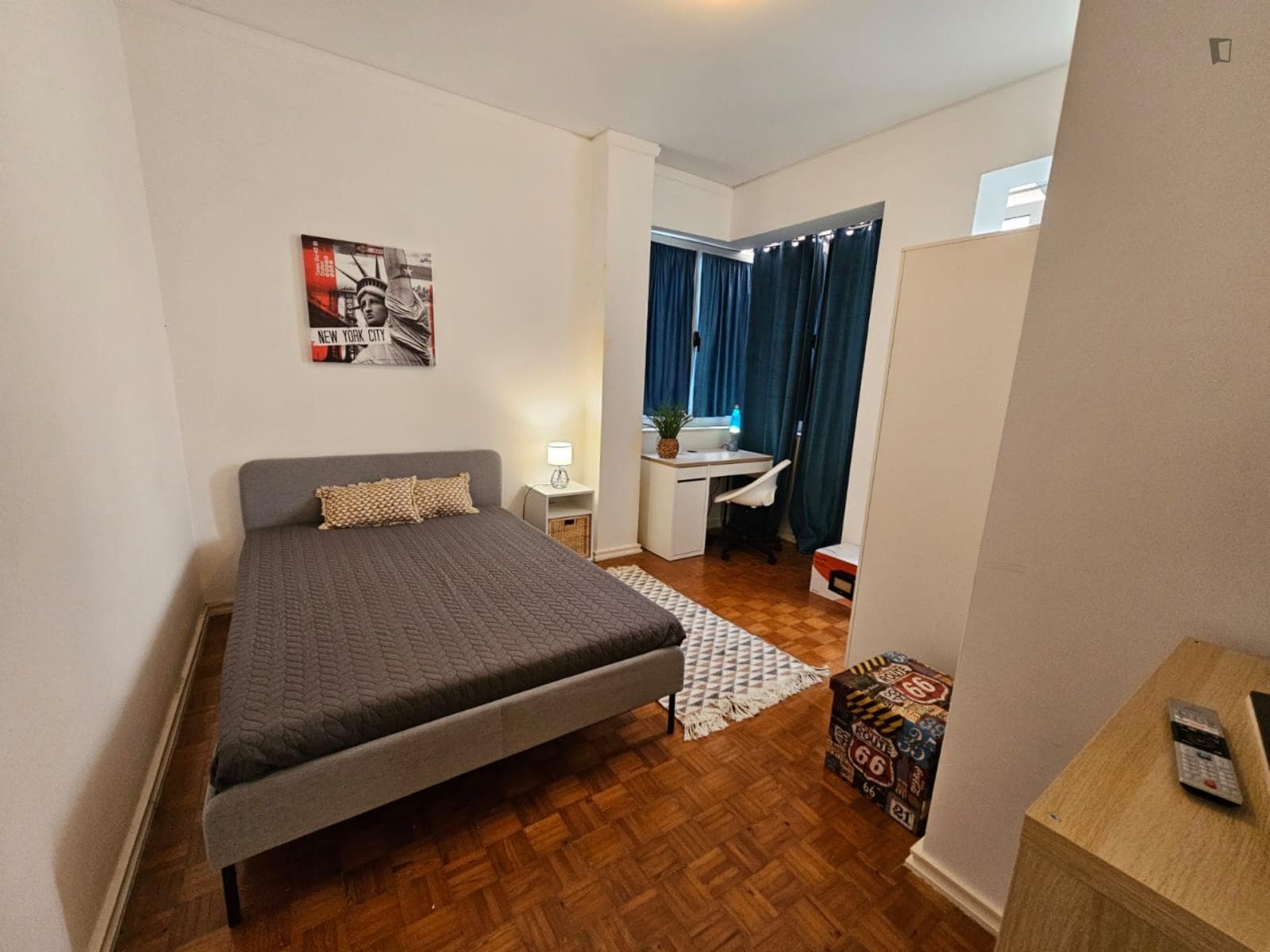 Lovely double bedroom in a 7-bedroom apartment photo 1