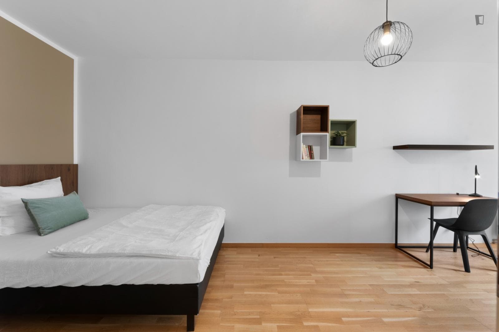 Neat and cosy single bedroom near the Hausvogteiplatz metro photo 1