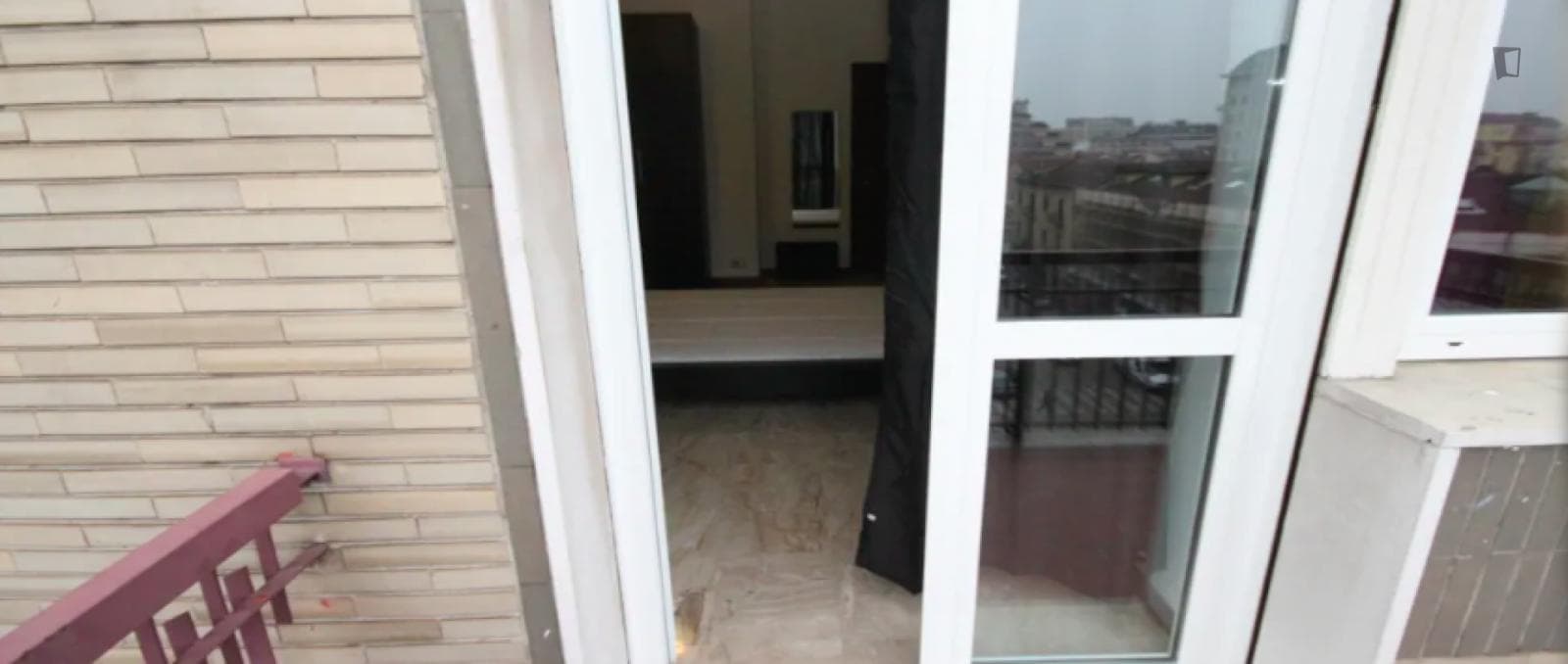 Inviting single bedroom near Università Bocconi photo 1