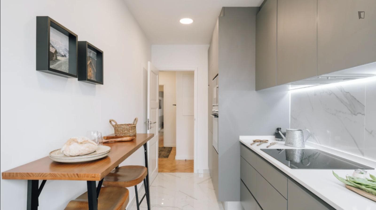 Stylish 3-bedroom flat in trendy Alvalade photo 1