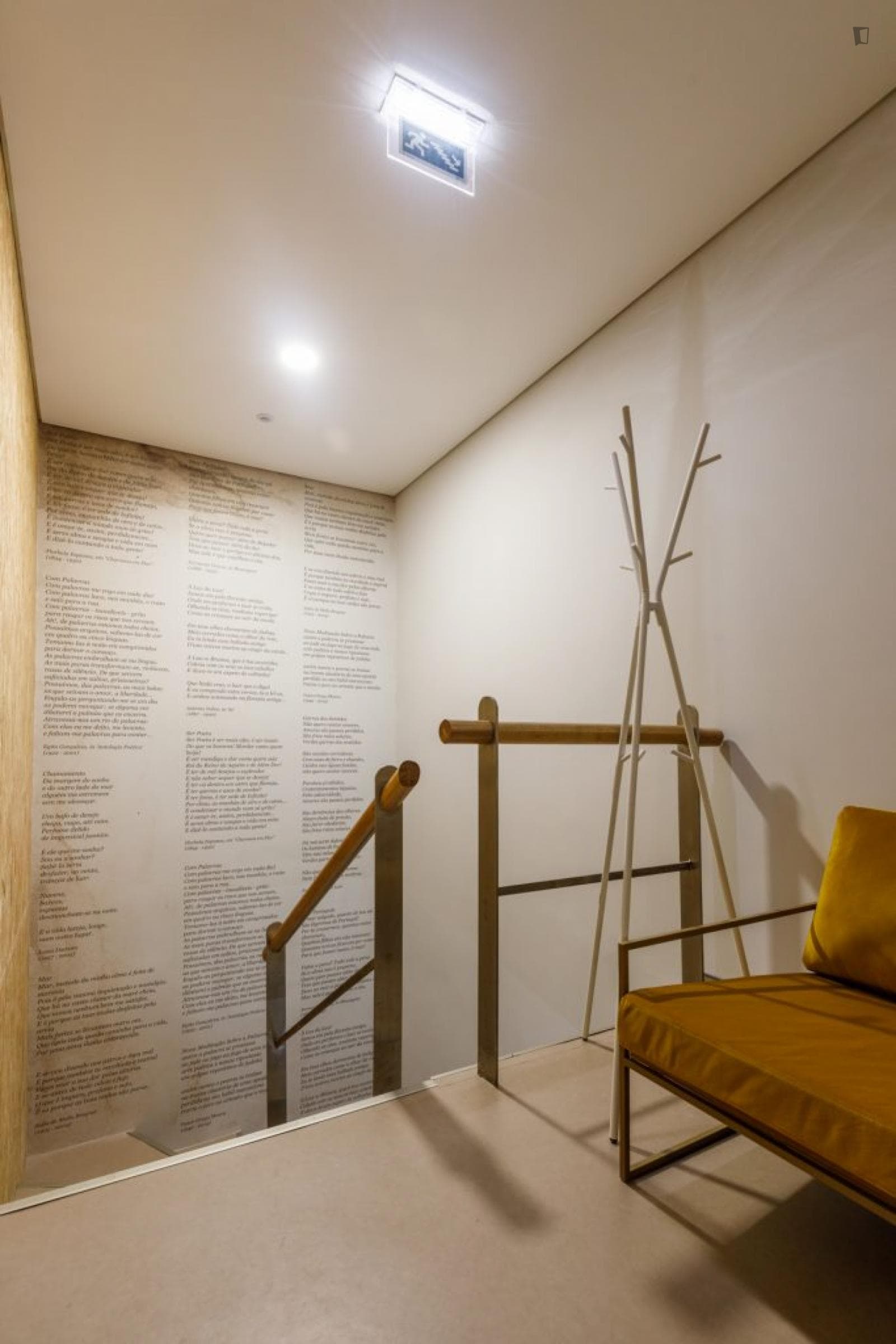 Bed in a quadruple bedroom, near the Senhora Hispano metro station photo 1