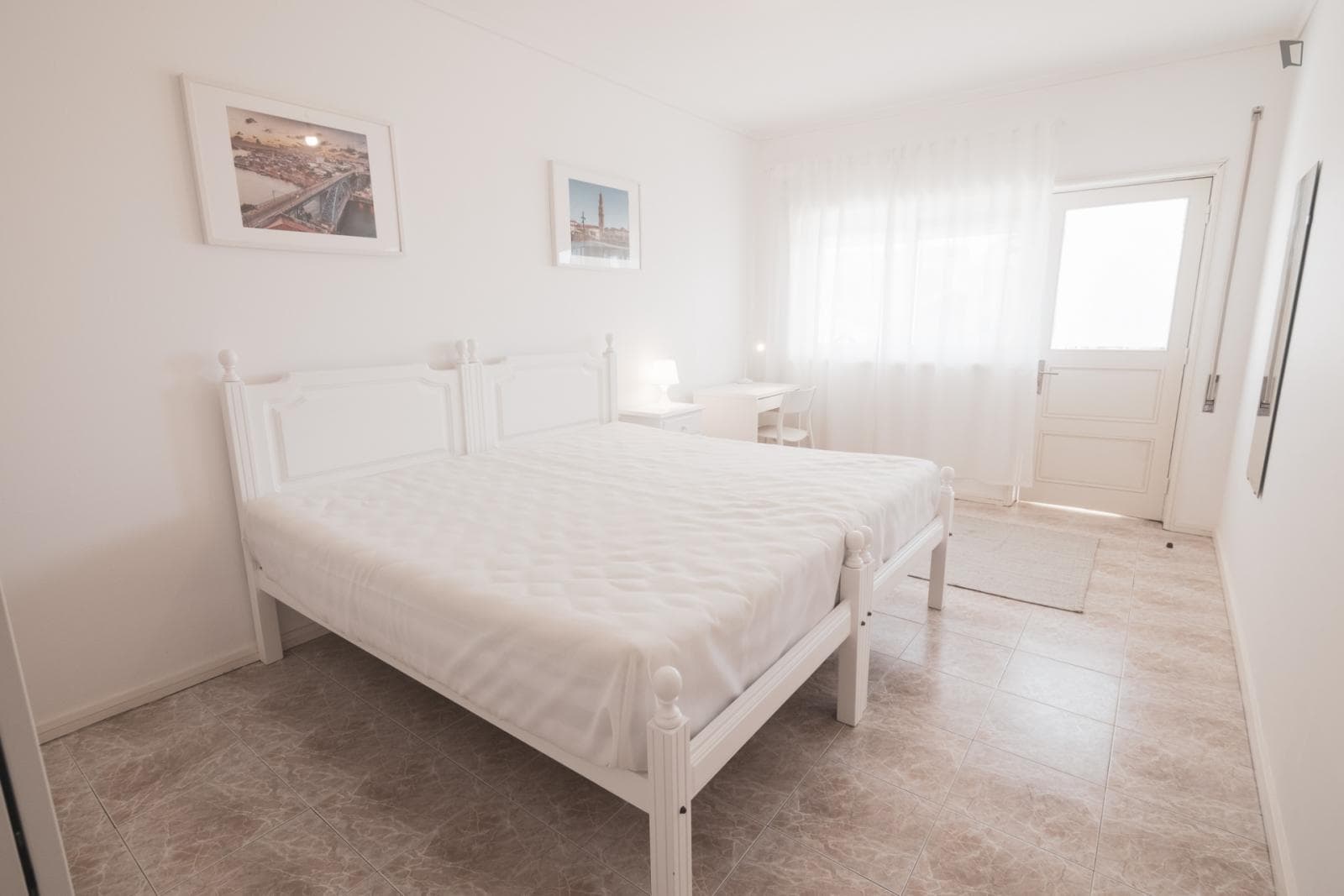 Spatious double Bedroom in a 5-bedroom apartment photo 1