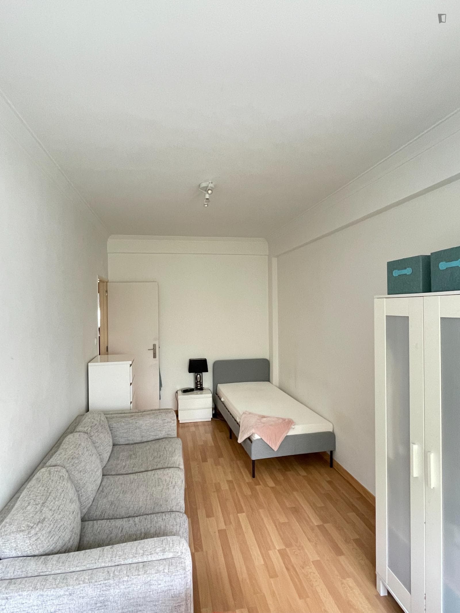 Lovely single bedroom next to Colégio Militar metro station photo 1
