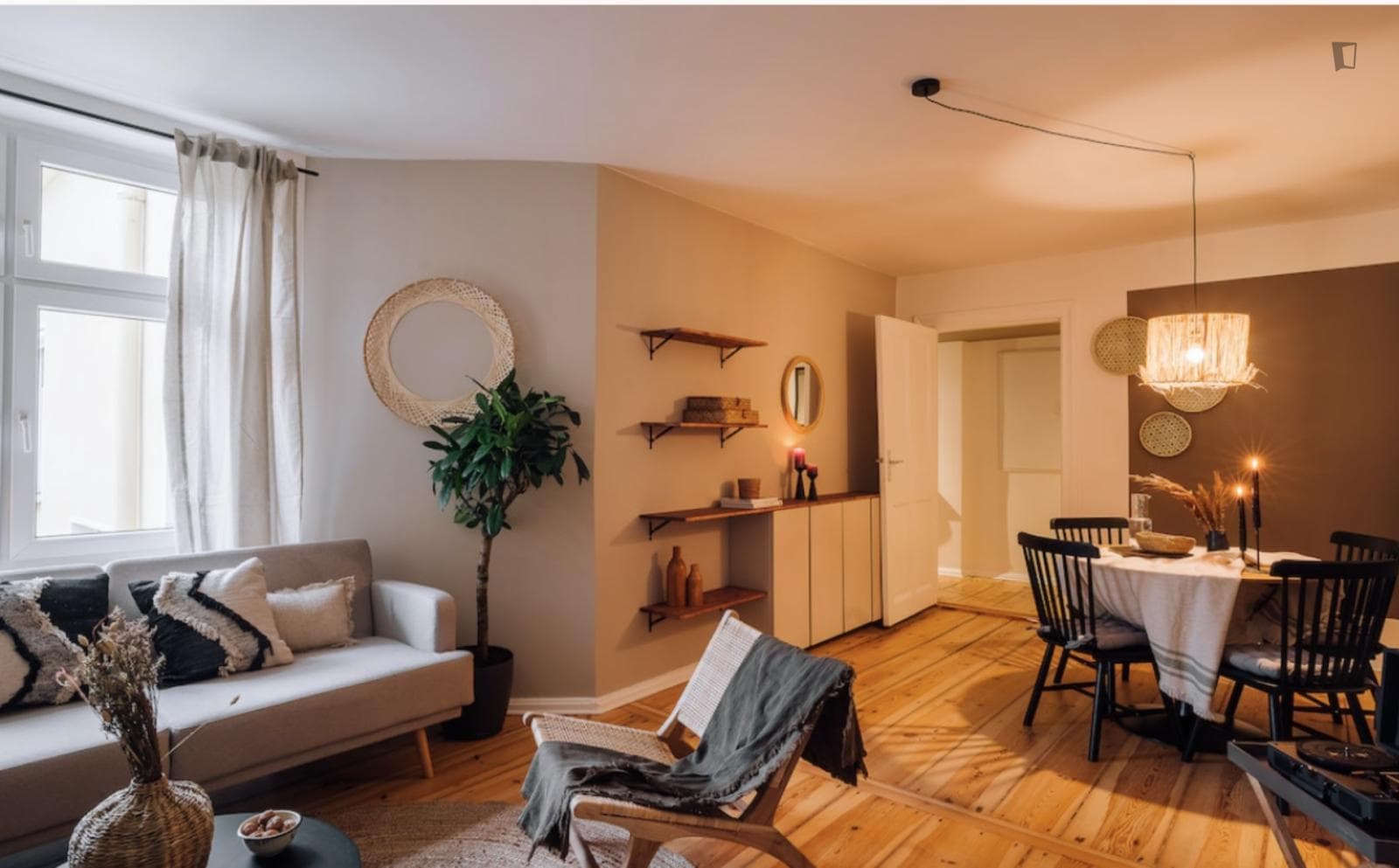 Tasteful 1-bedroom apartment in Tiergarten photo 1