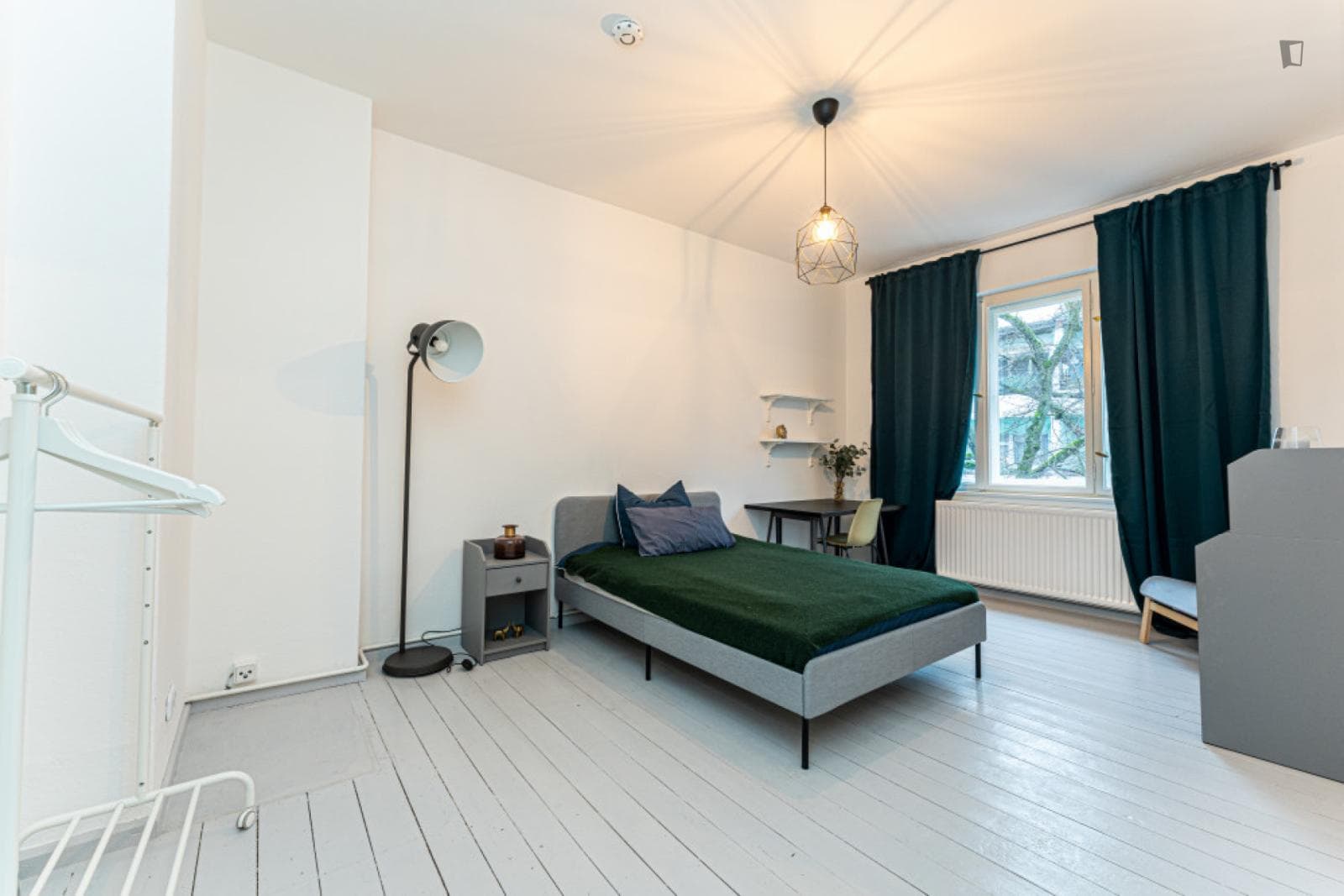Spacious single bedroom in Britz photo 1