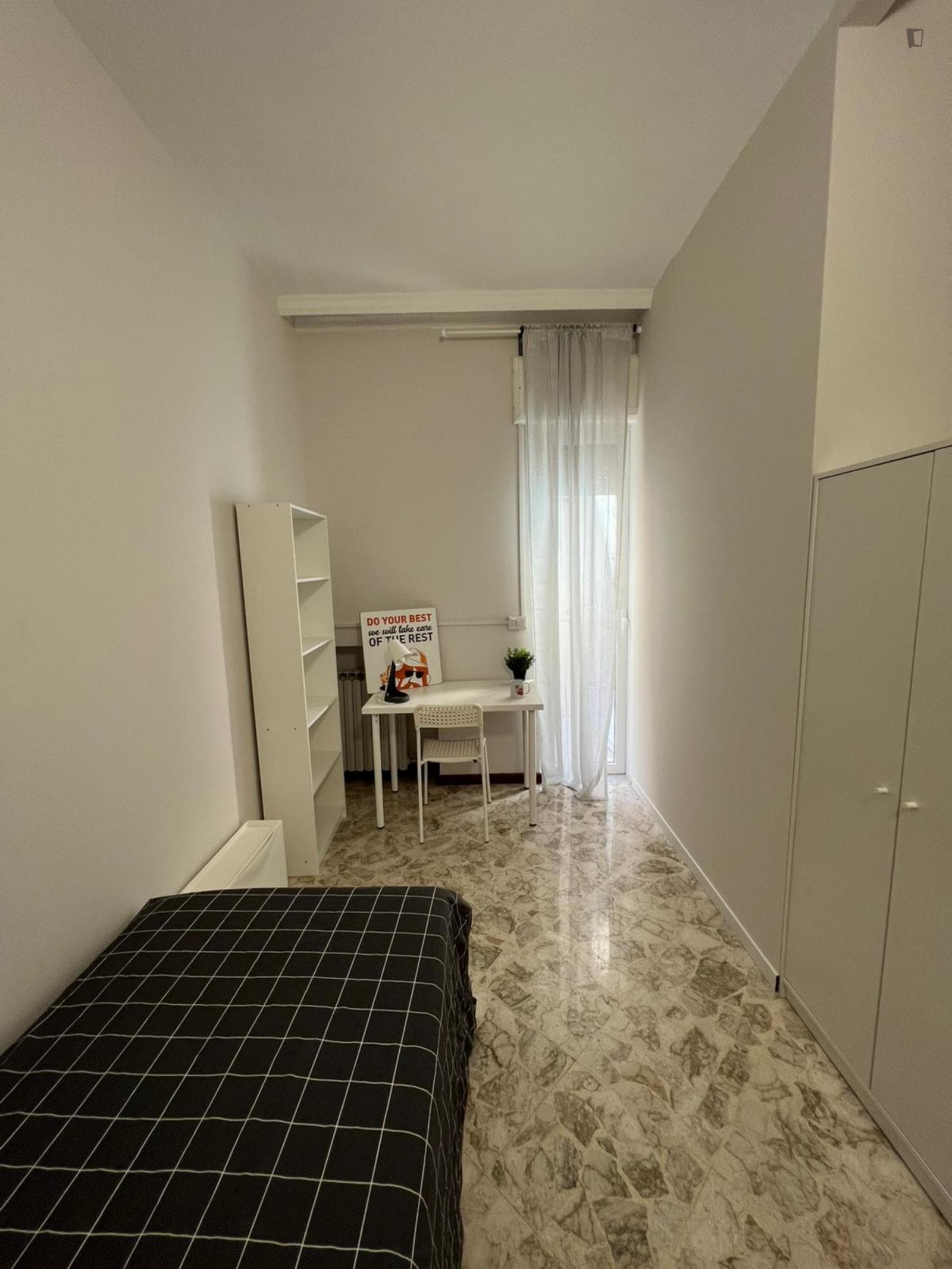 Inviting single bedroom in proximity to Bari Policlinico train station photo 1