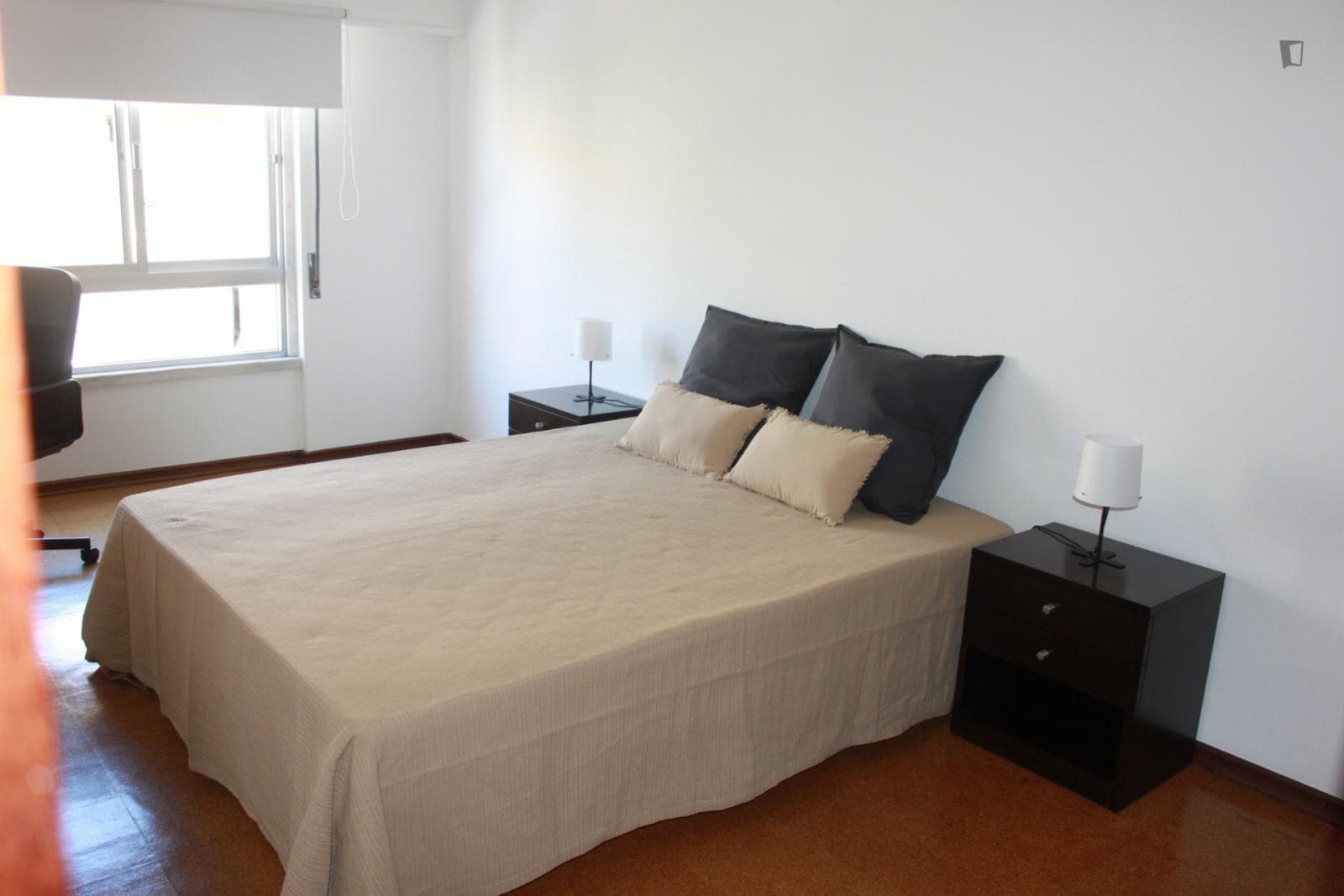 Large double bedroom in Casais de Santo Quintino photo 1