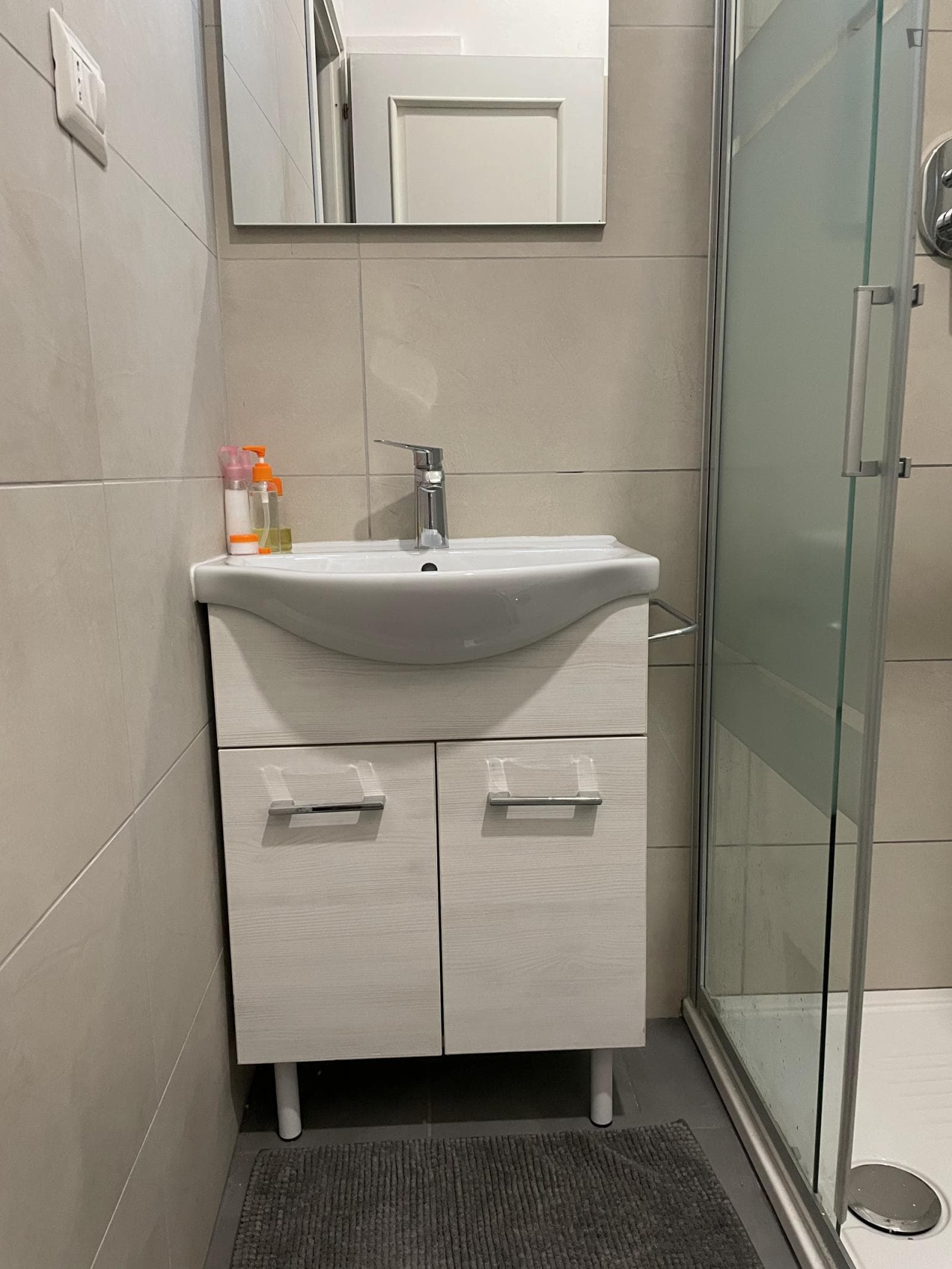 Twin bedroom with kitchenette near Stazione Centrale photo 1