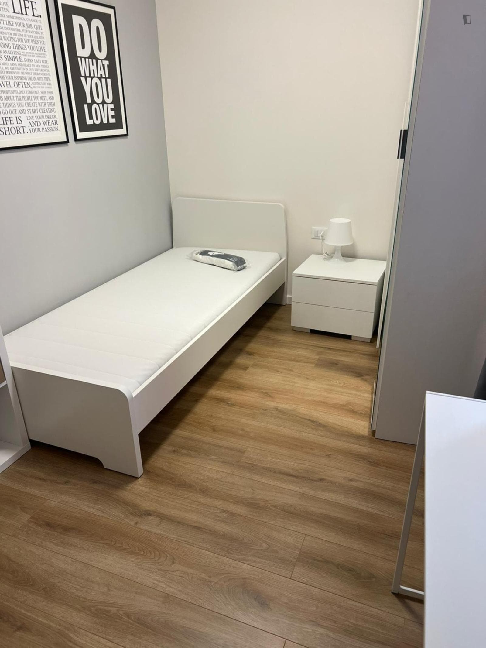 Humble single bedroom near Ospedale metro station photo 1