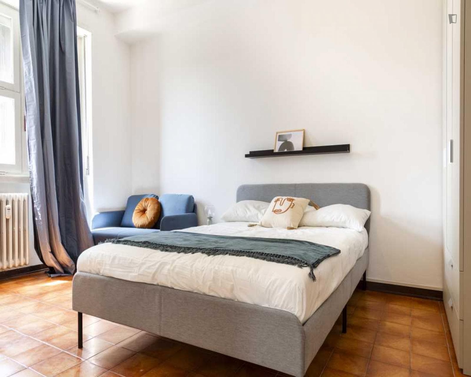 Bright single bedroom in Portello photo 1