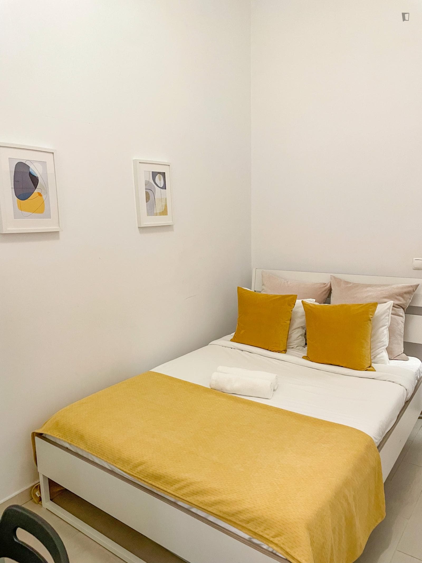 Nice double bedroom in apartment with terrace in Lisbon photo 1