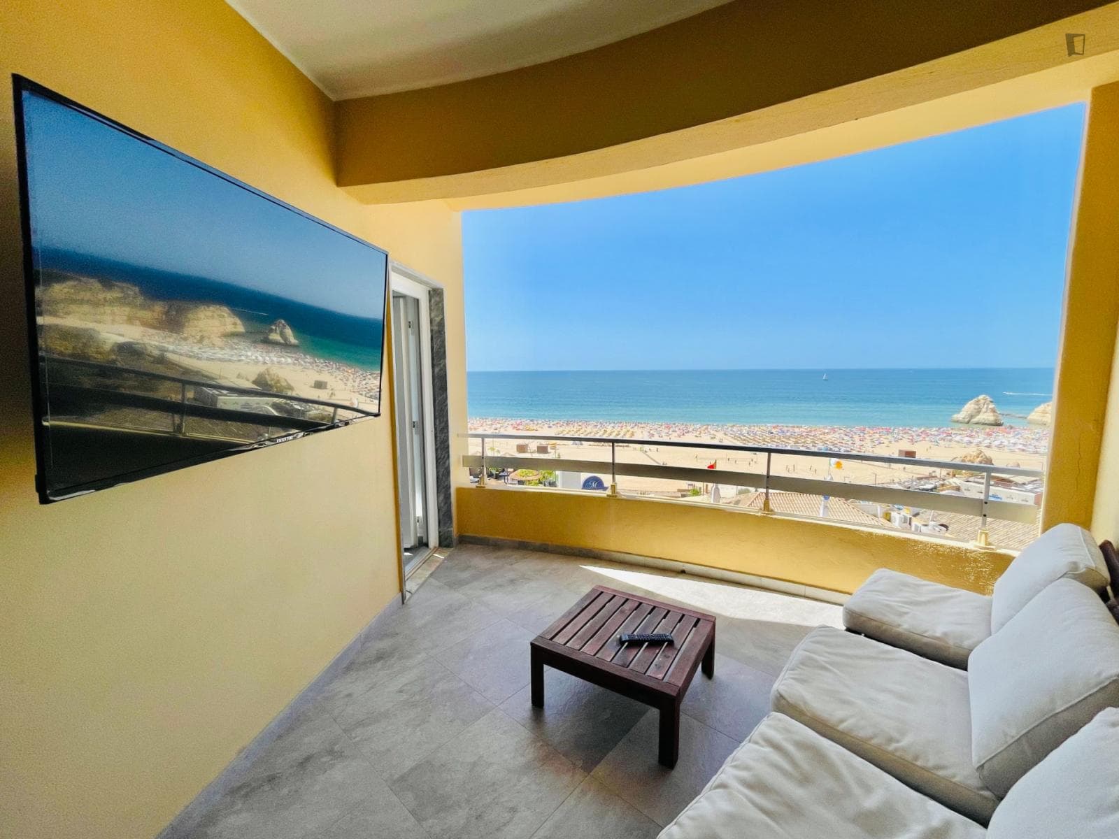 2-bedroom apartment, with outdoor area photo 1