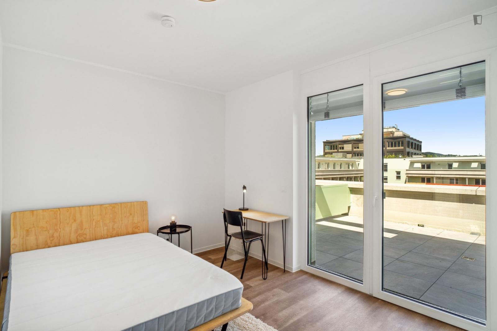 Splendid single bedroom with terrace in Lend photo 1