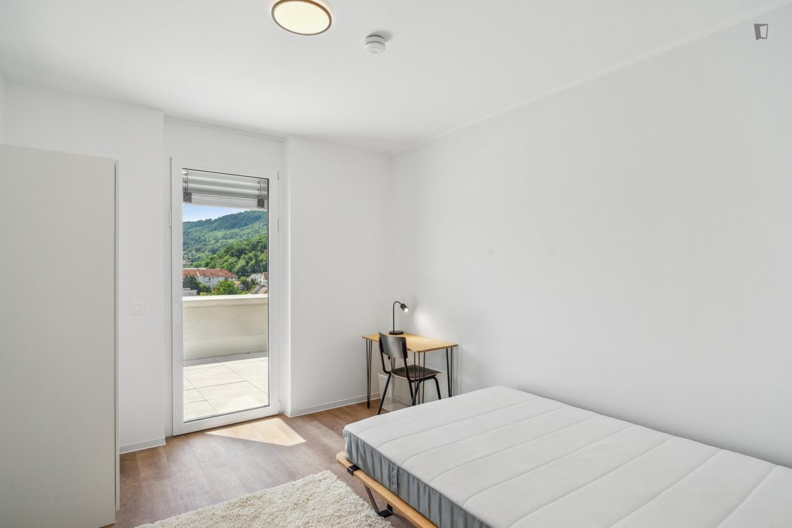 Lovely single bedroom with shared balcony in Lend photo 1