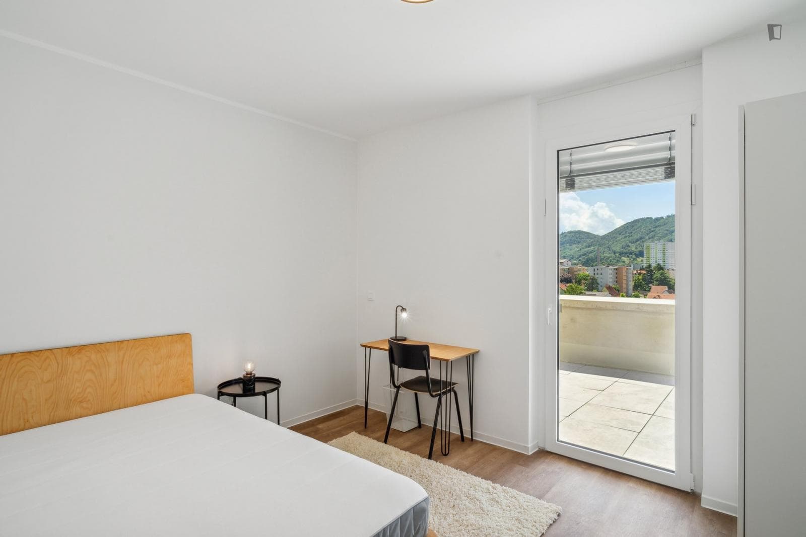Decent single bedroom in a shared flat in Lend photo 1