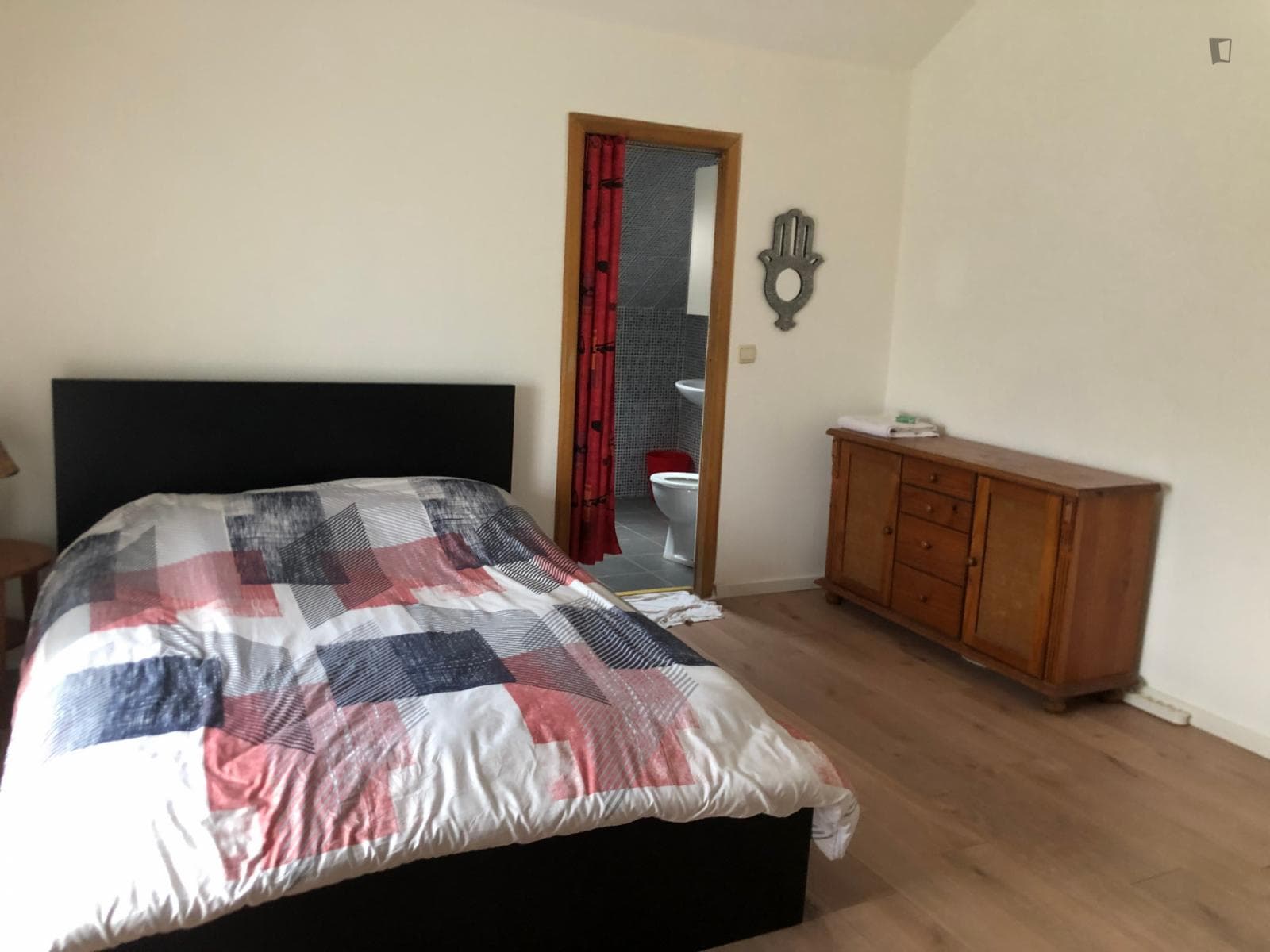 Spacious studio in Neder-Over-Heembeek photo 1