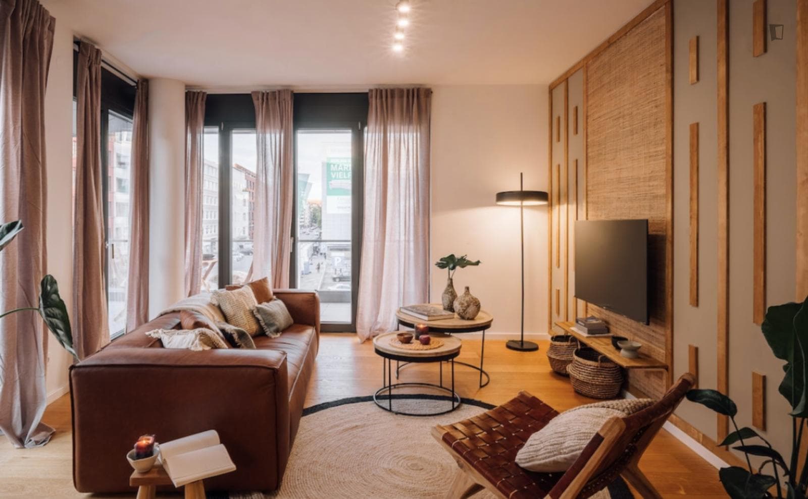 Contemporary 2-bedroom apartment with terrace near Kurfürstenstraße metro station photo 1