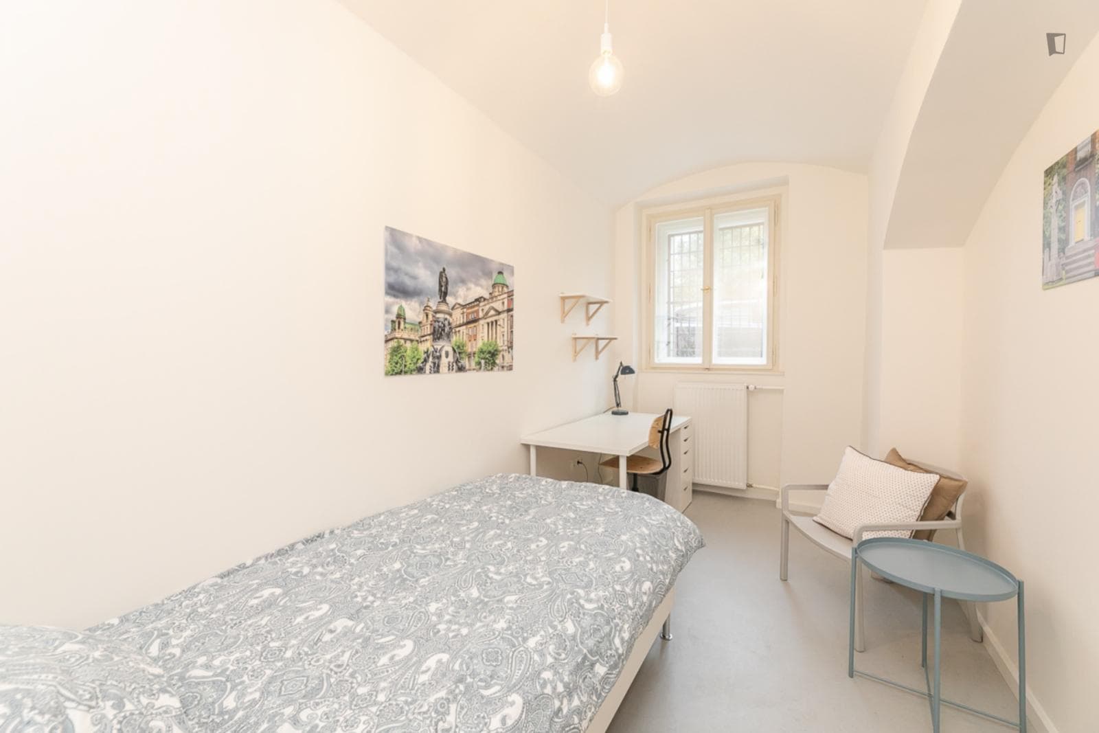 Bright single bedroom not far from Nový Smíchov Shopping Centre photo 1