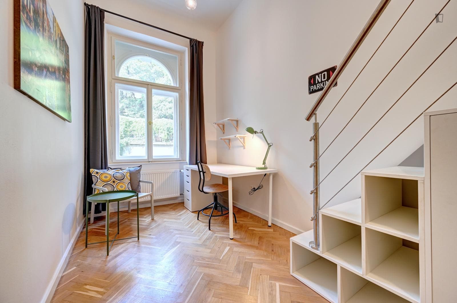 Restful double bedroom in the Malá Strana area photo 1