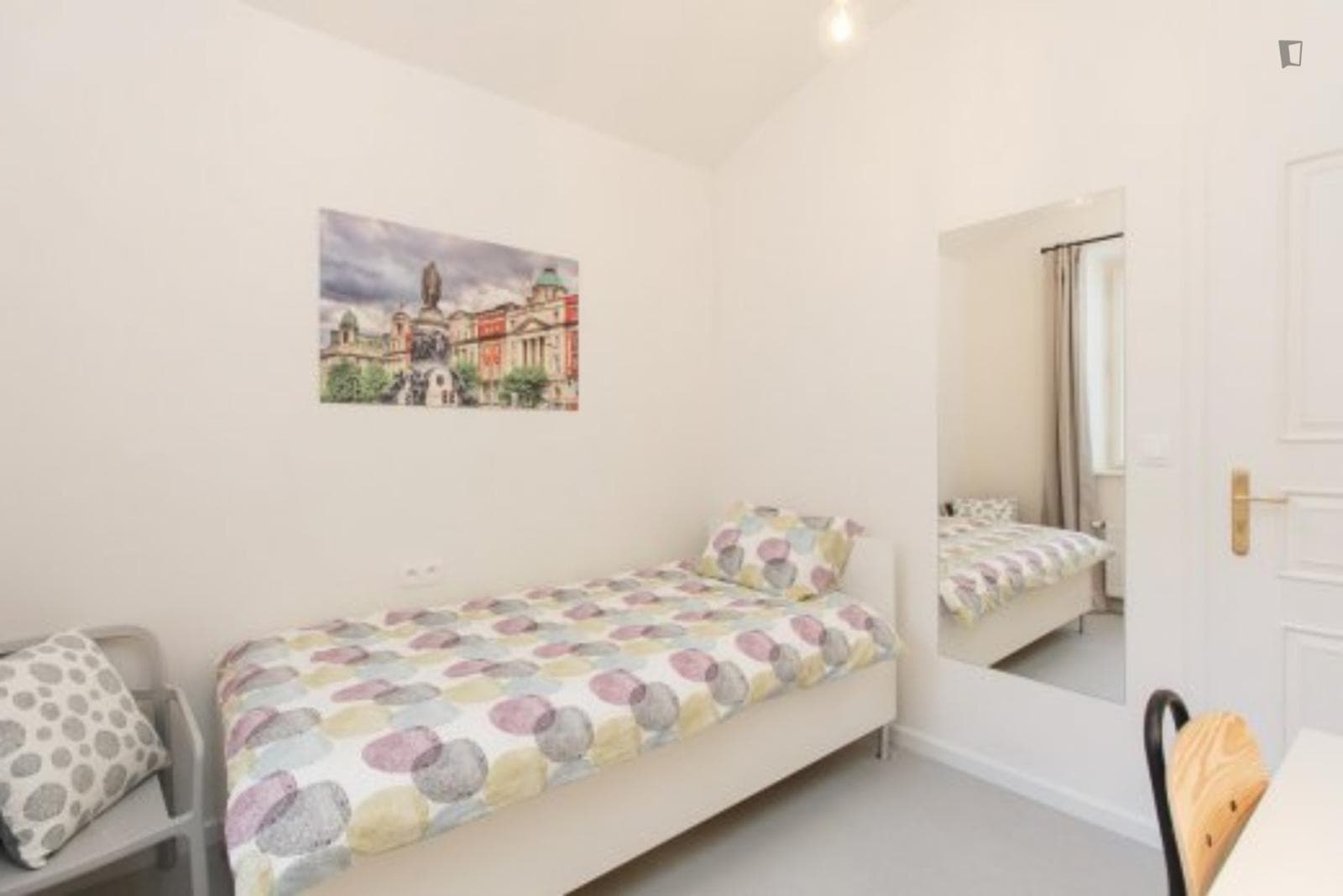 Comfy single bedroom near the Memorial to the Victims of Communism photo 1