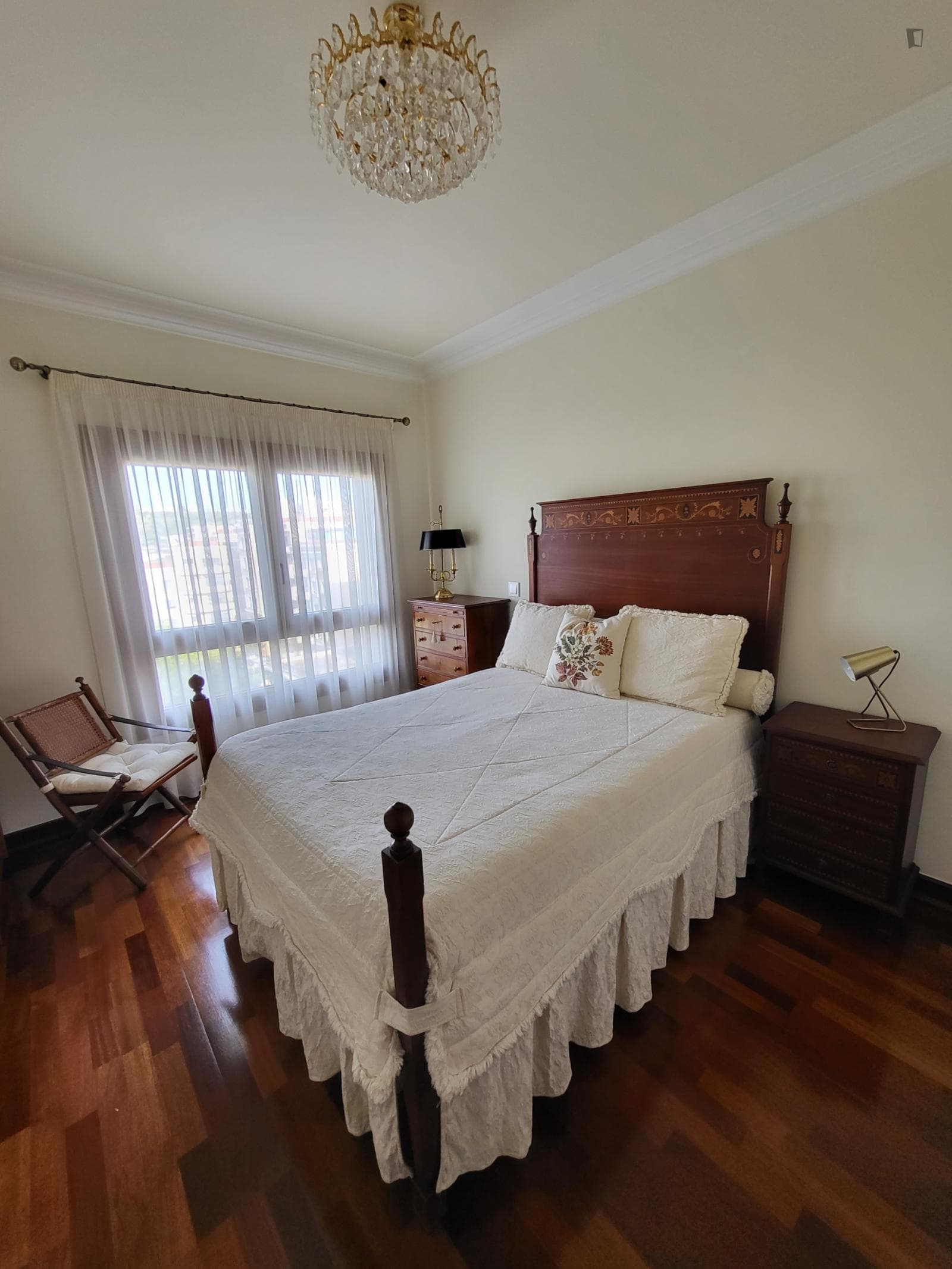 Enchanting double bedroom with a private bathroom photo 1