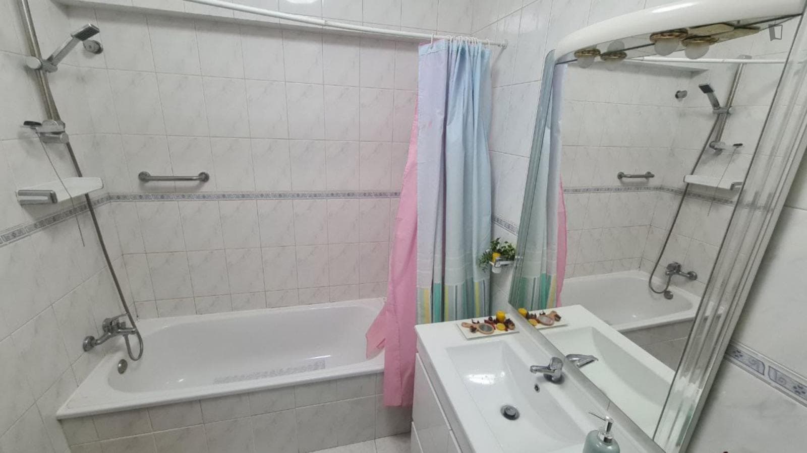 Vintage Single Bedroom close to NOVA School of Science and Technology (FCT NOVA) photo 1