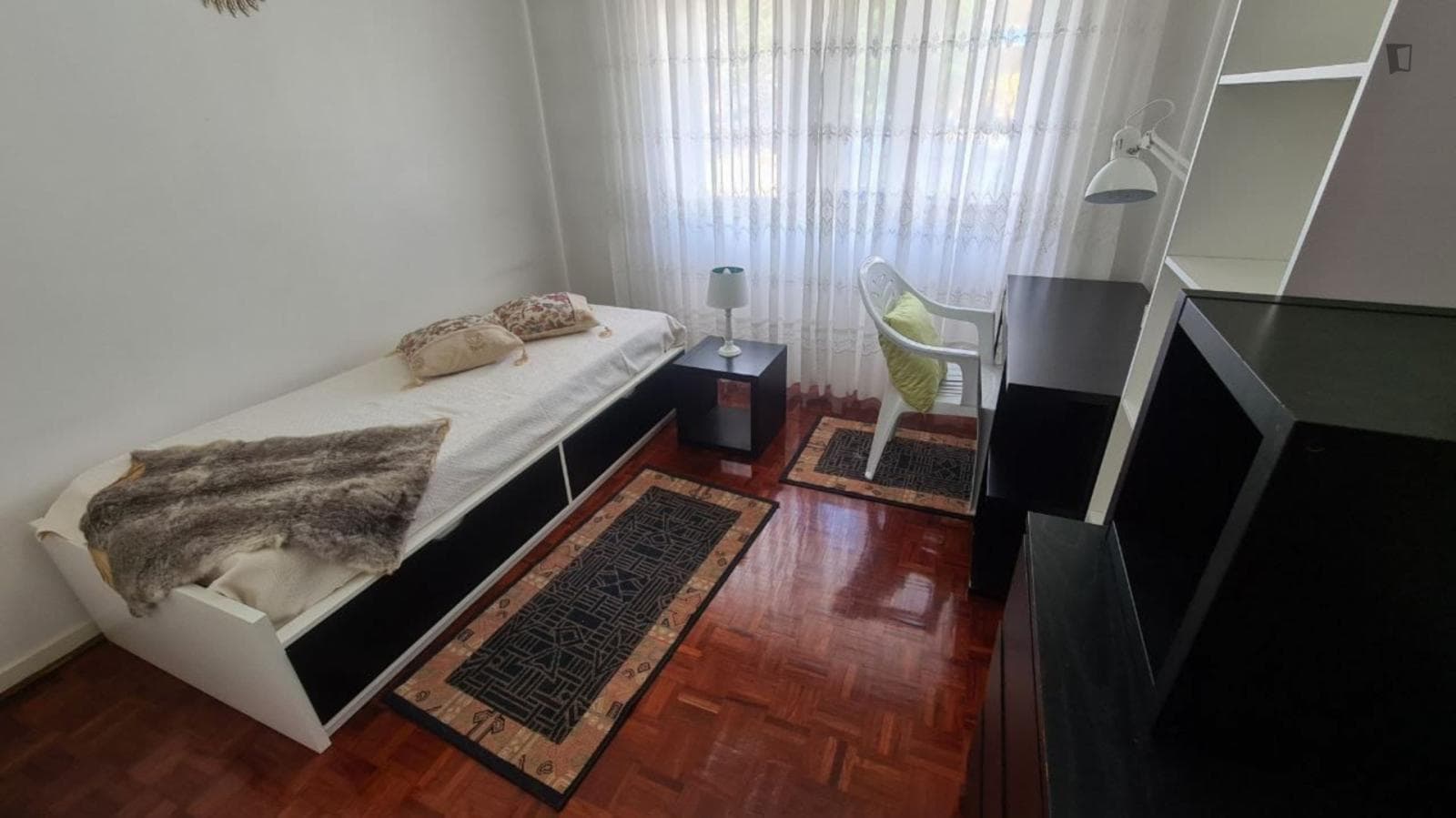 Bright Single Bedroom close to NOVA School of Science and Technology (FCT NOVA) photo 1