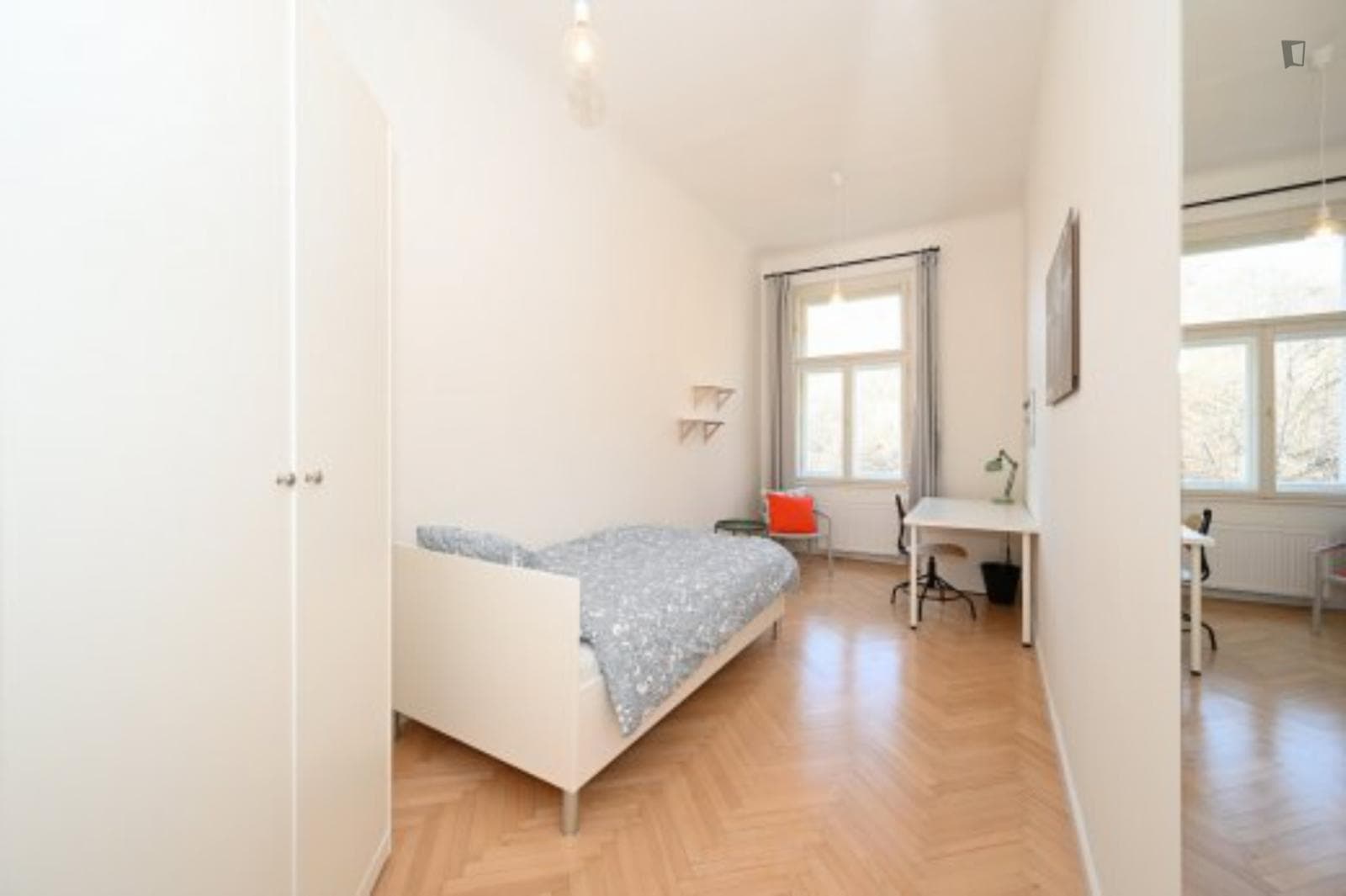 Pleasant single bedroom just a few minutes walk from Smíchov Lock photo 1